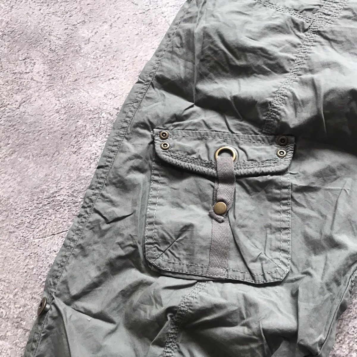 Vintage Vintage Y2K Baggy Distressed Cargo Pants Streetwear Logo 33 Size 33" - 3 Thumbnail