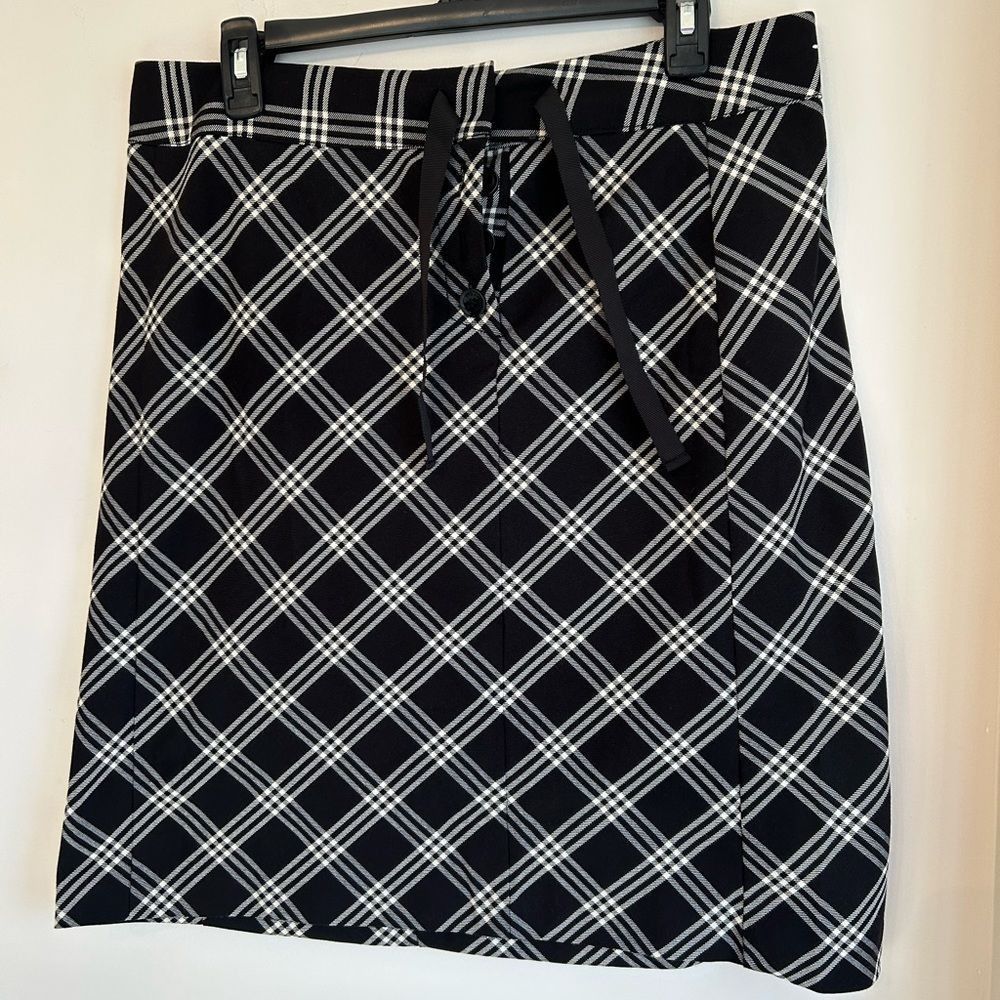 Tommy Hilfiger Tommy Hilfiger plaid Y2K Mini Skirt. Size 10. Used. Black an Size 32" / US 10 / IT 46 - 2 Thumbnail