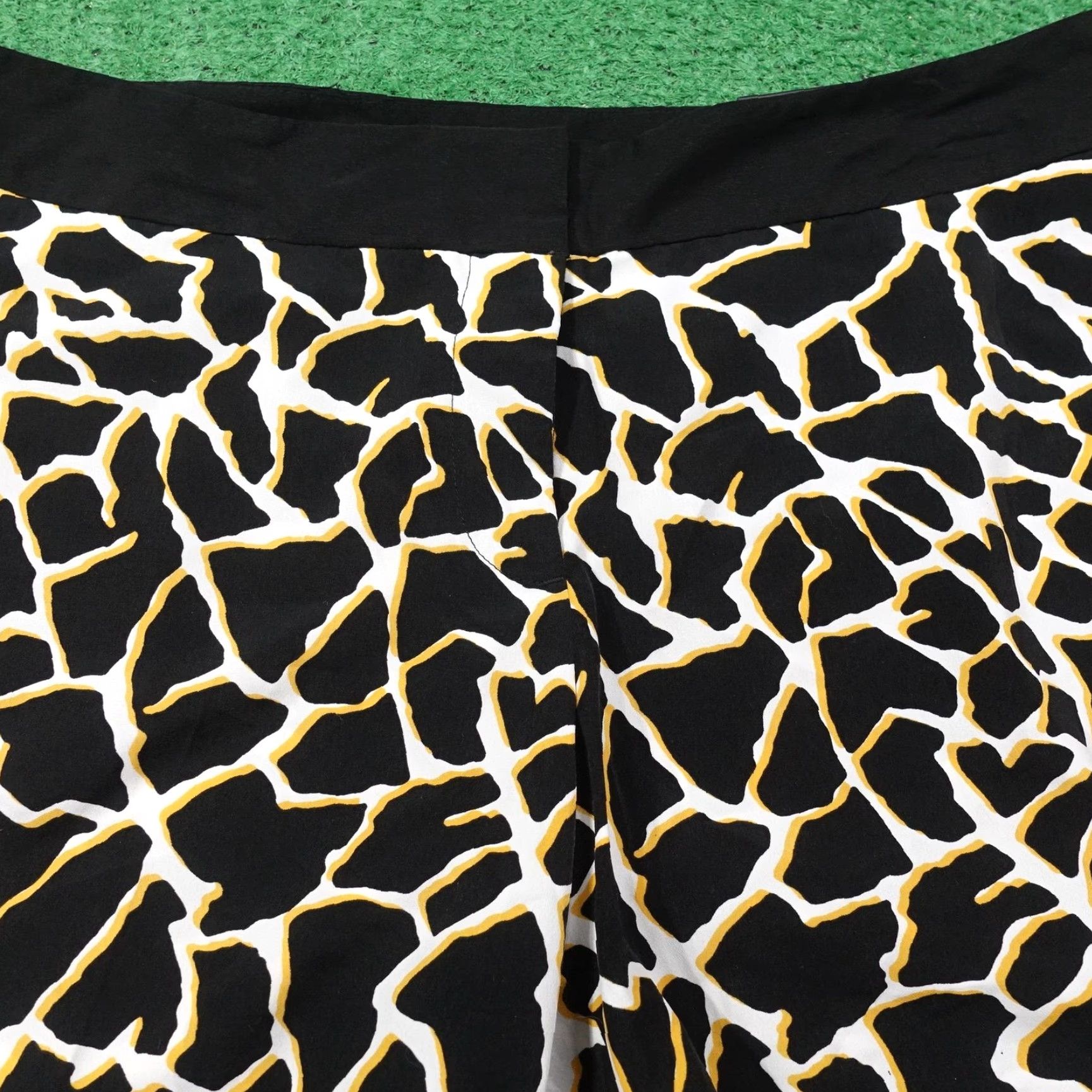 Worthington Worthington Skimmer Shorts Womens 14 Black Gold Giraffe Animal Print Slim Fit Casual Summer Womens Size 36" / US 14 / IT 50 - 2 Thumbnail