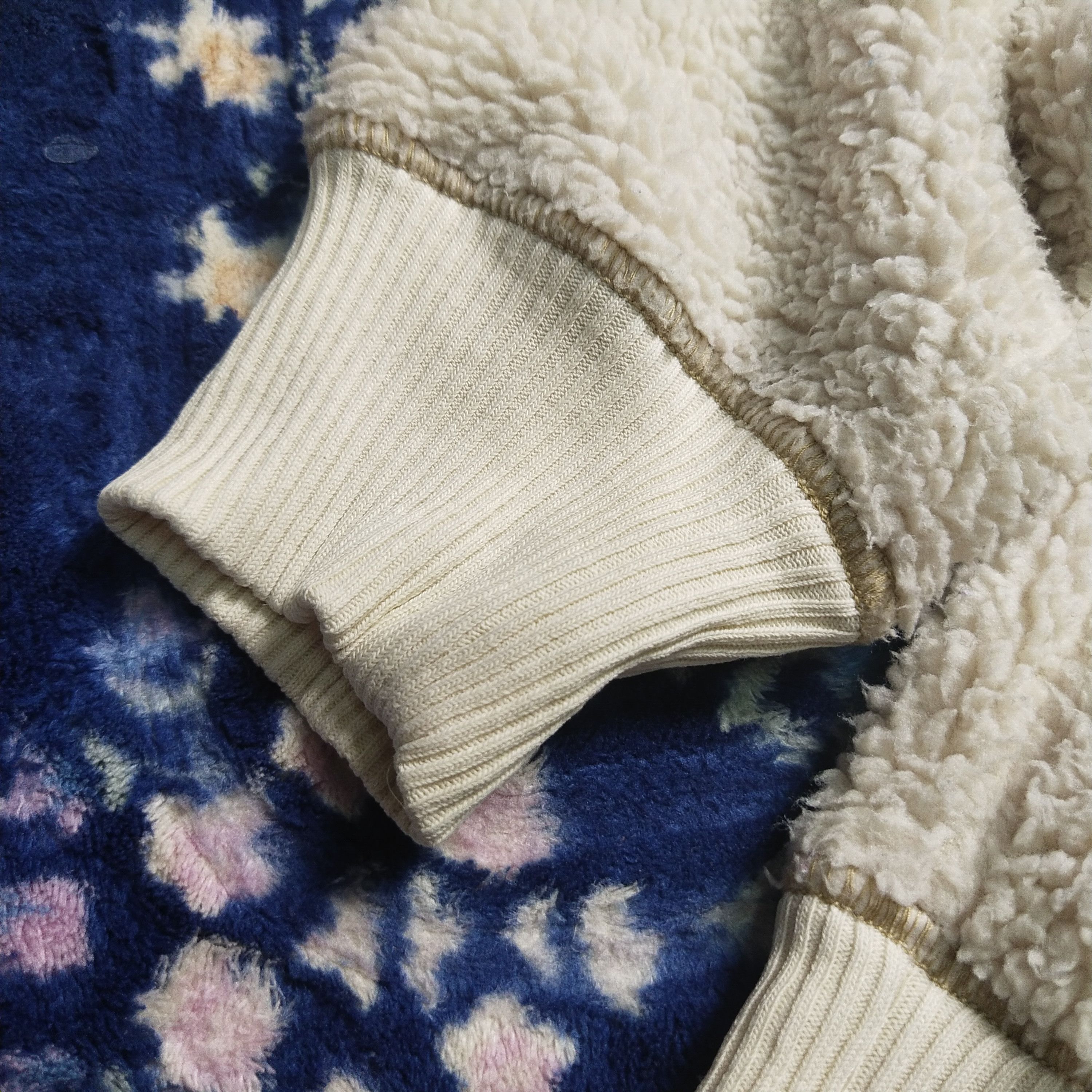 JW Anderson × Uniqlo J.W. Anderson Uniqlo Sherpa Fleece Sweatshirt Size M / US 6-8 / IT 42-44 - 5 Thumbnail