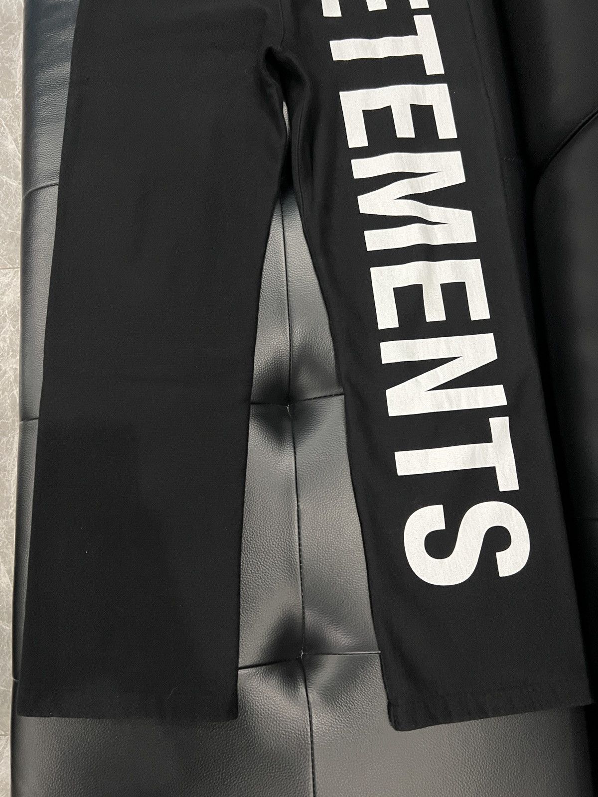 Vetements Vetements FW18 Left Logo Casual Trousers Size US 30 / EU 46 - 8 Thumbnail