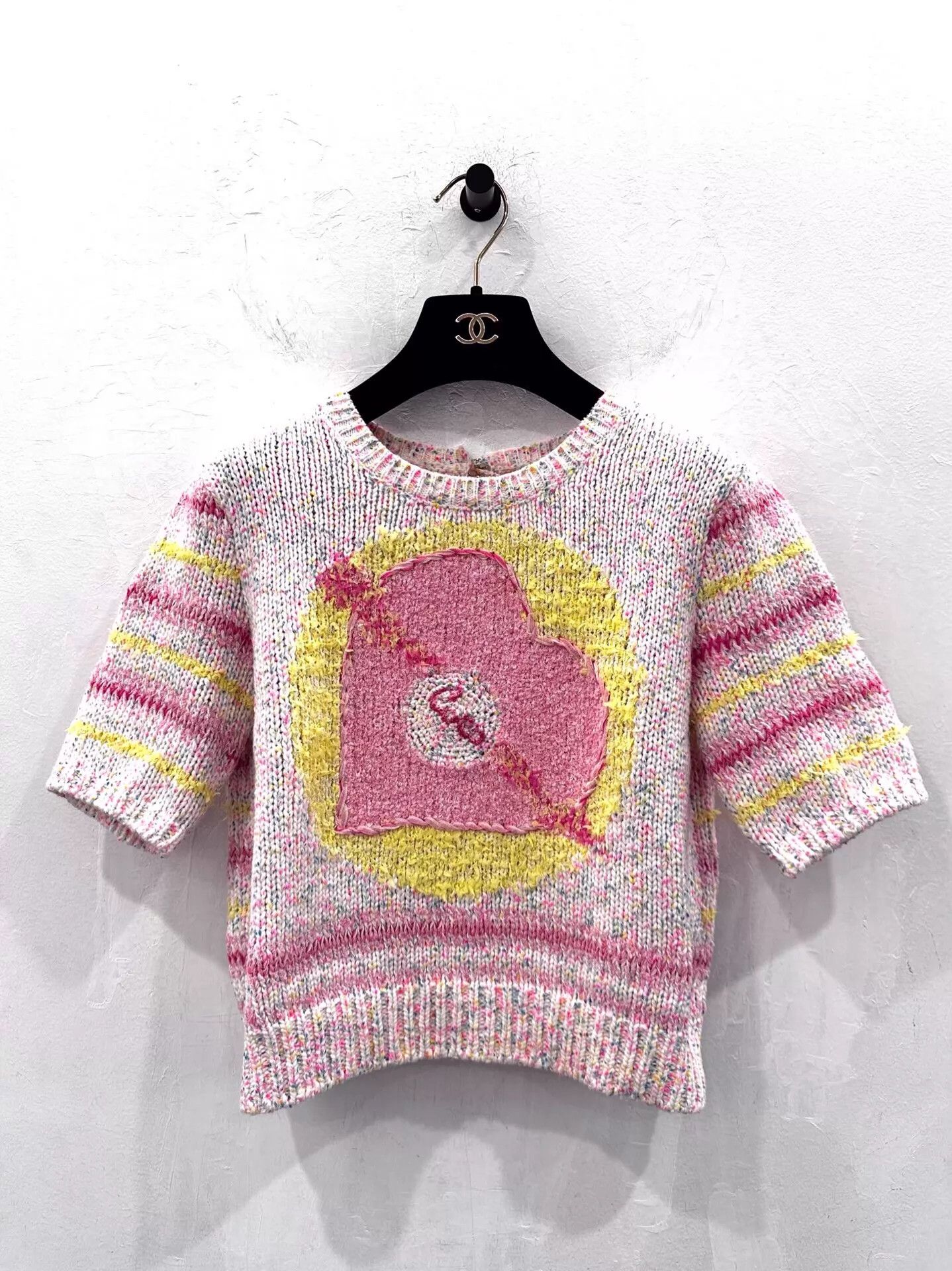 Chanel Chanel pink heart logo colorful tweed short knit sweater 36 Size XS / US 0-2 / IT 36-38 - 1 Thumbnail