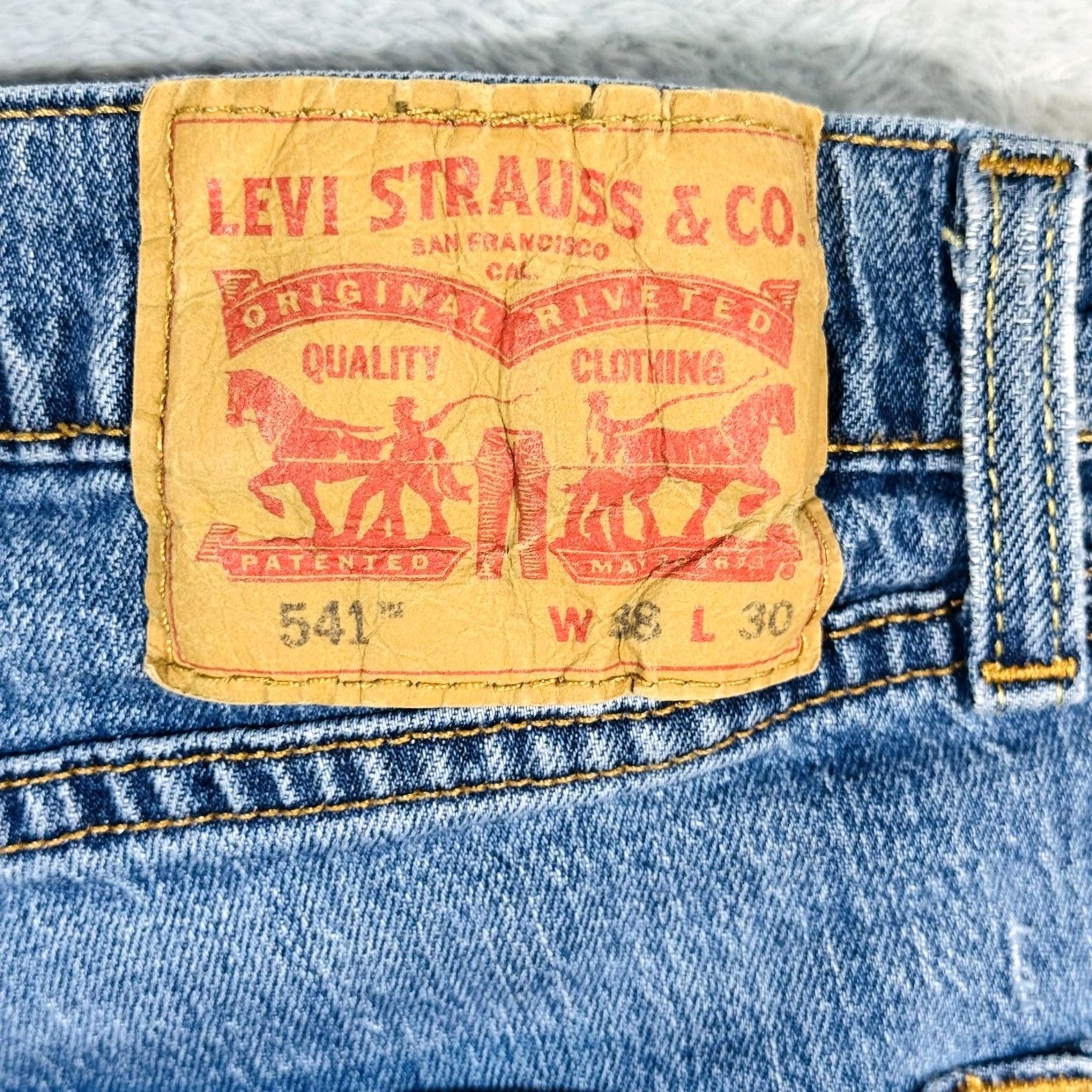 Levi's Levi's 541 Jeans Mens 38x30 Blue Medium Wash Tapered Athletic Zip Fly Denim 5-Pocket Logo Size US 38 / EU 54 - 7 Thumbnail