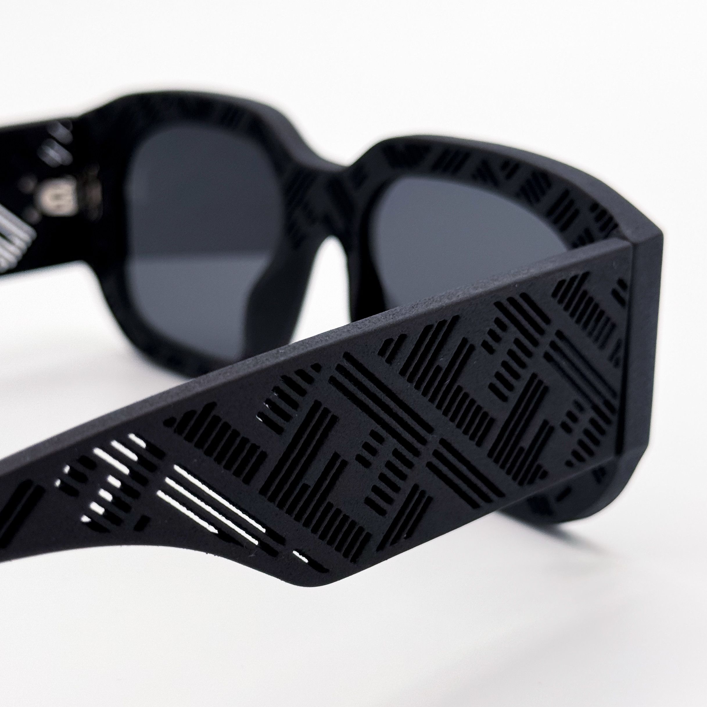 Fendi NEW FENDI FE40113I 02A MATTE BLACK UNISEX SUNGLASSES FENDI Size ONE SIZE - 8 Thumbnail