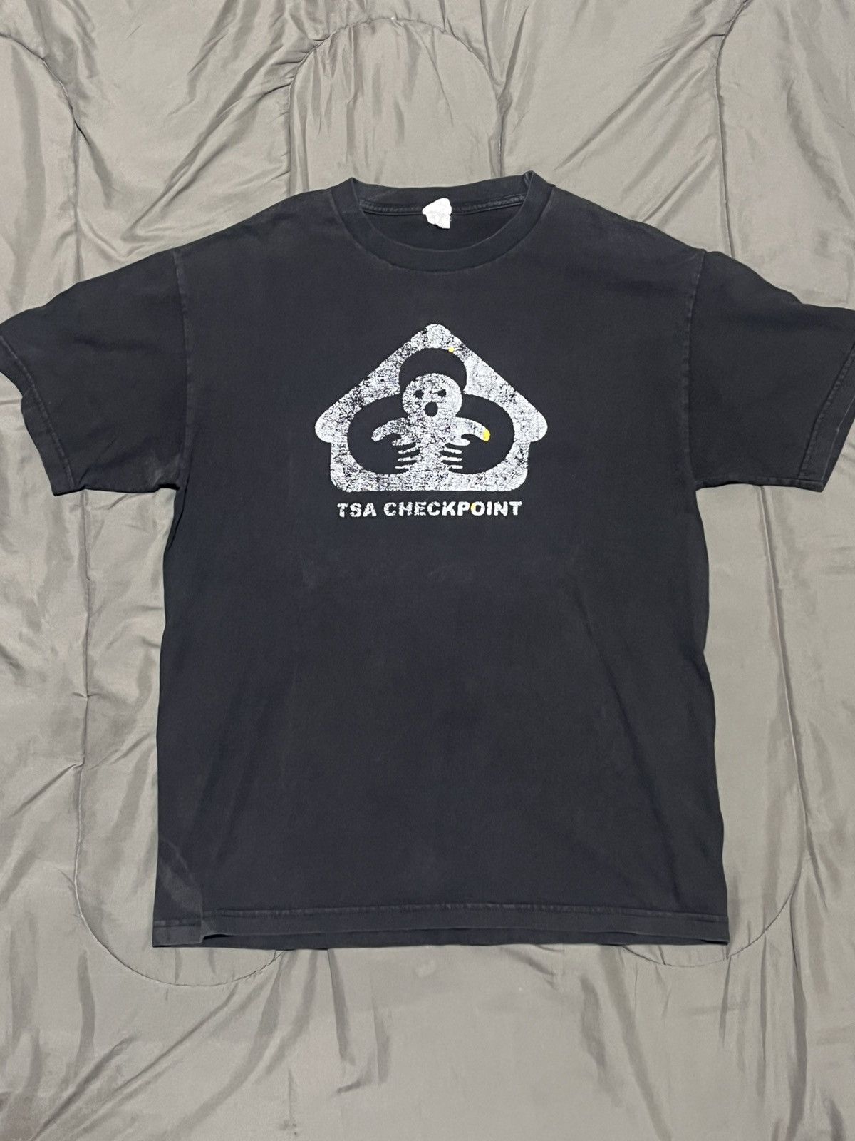 Vintage Vintage Washed Black TSA Checkpoint Graphic Tee Size US L / EU 52-54 / 3 - 1 Thumbnail