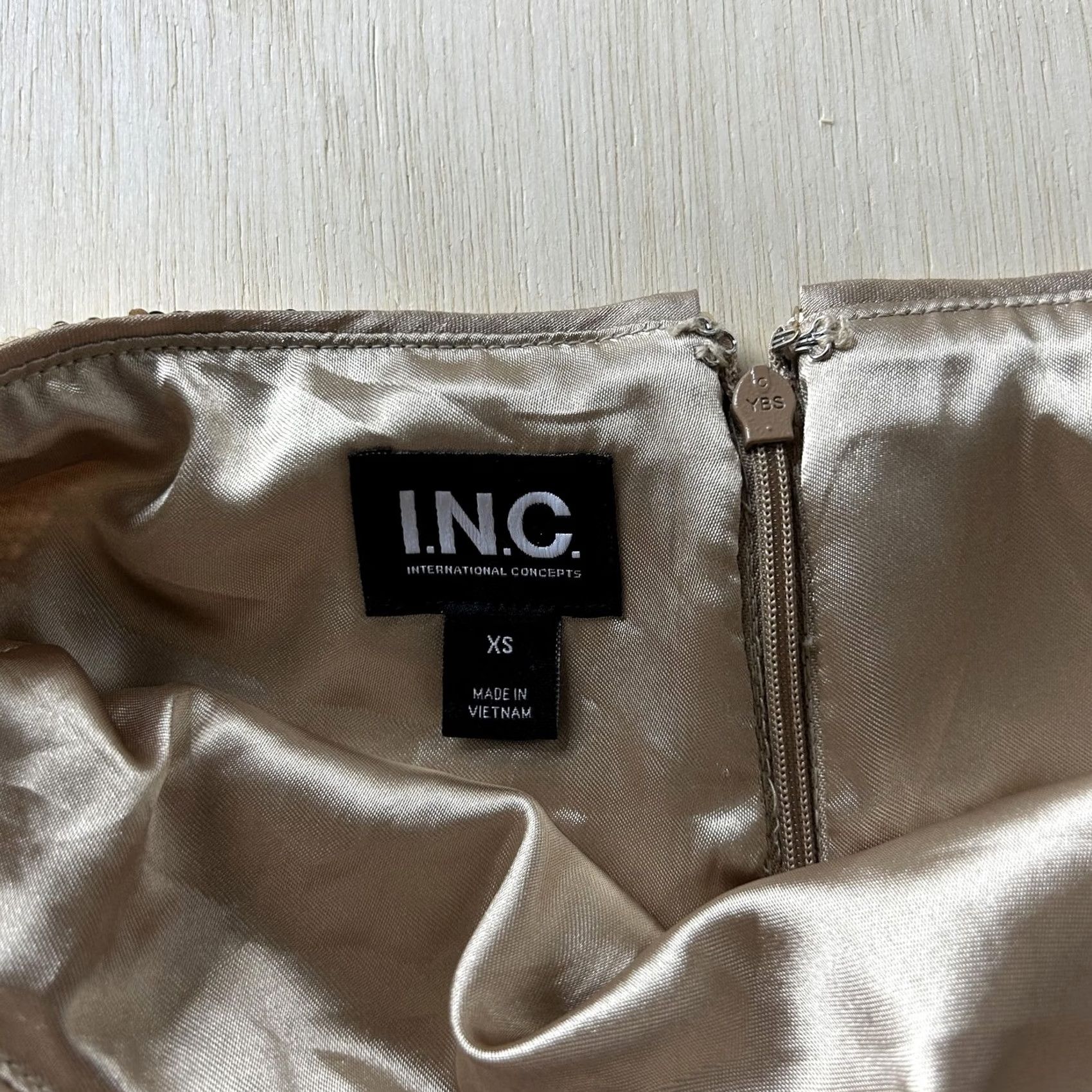 Vintage VINTAGE? No. INC International Concepts Skirt Womens XS Gold Sequin Pencil Asymmetric Party Size 26" / US 2 / IT 38 - 4 Thumbnail