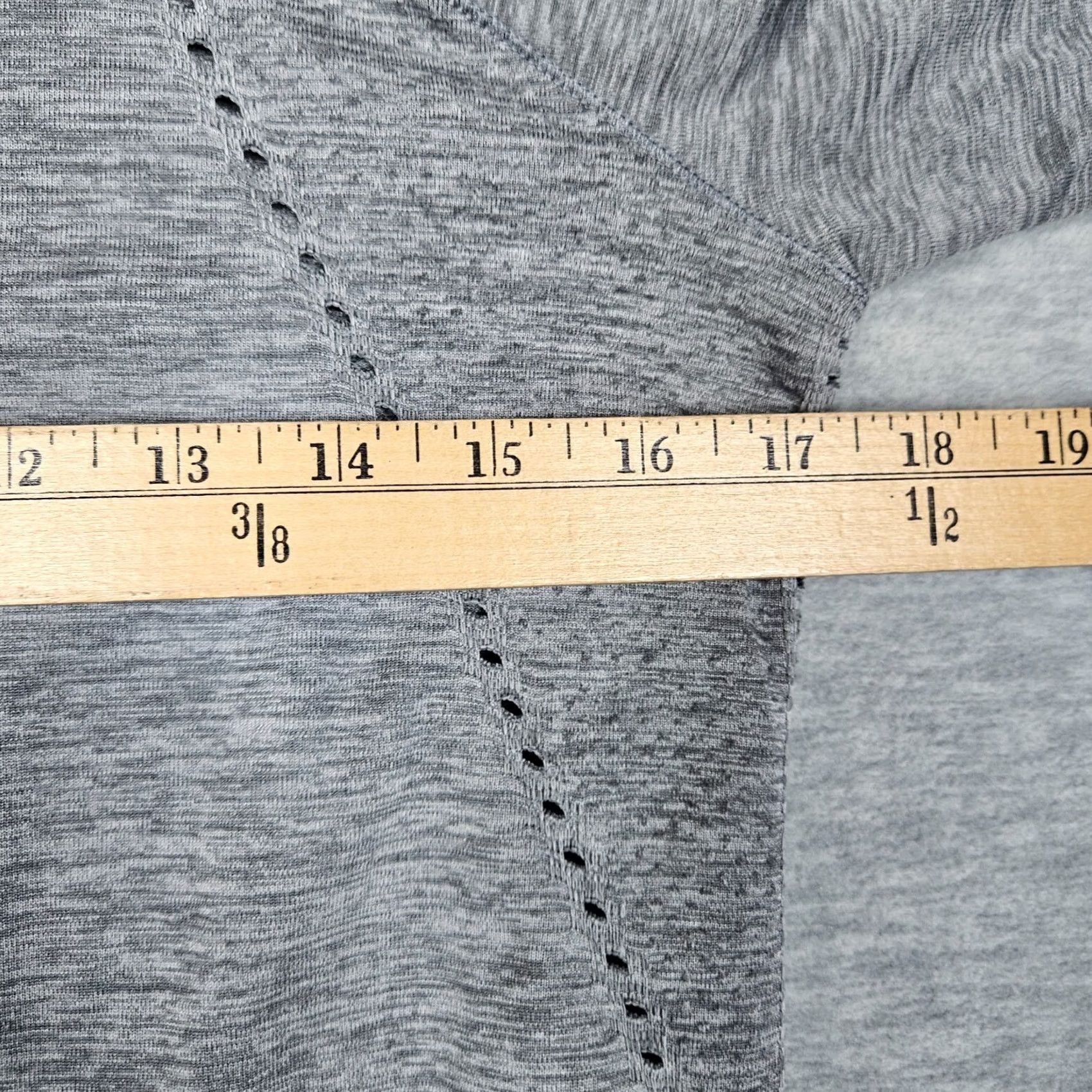 Athleta Athleta Women's Light Gray Long Sleeve Workout Top Size S Shirt Womens Gray Athletic Casual Sports Size S / US 4 / IT 40 - 3 Thumbnail