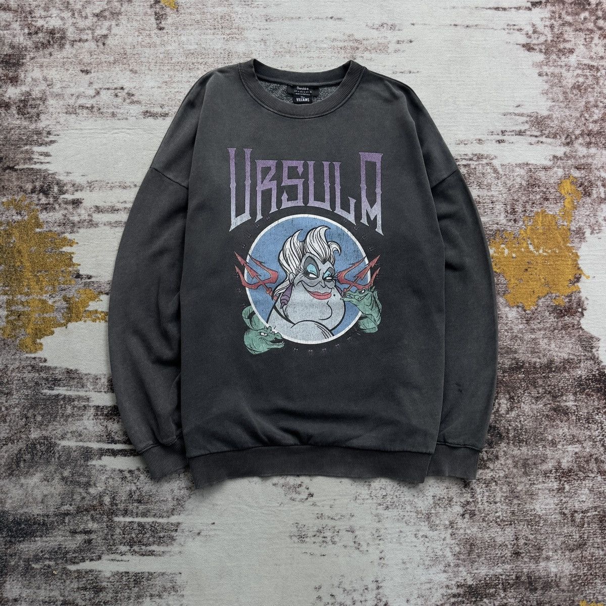 Disney DISNEY VILLAINS URSULA GRAPHIC BIG LOGO ACID WASH COLOUR Size US M / EU 48-50 / 2 - 1 Thumbnail