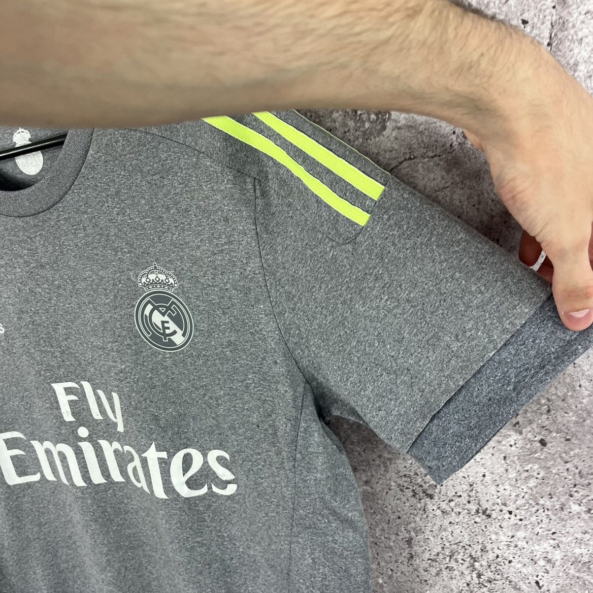 Adidas Real Madrid 2015/2016 Away Soccer Jersey Size M Size US M / EU 48-50 / 2 - 6 Thumbnail