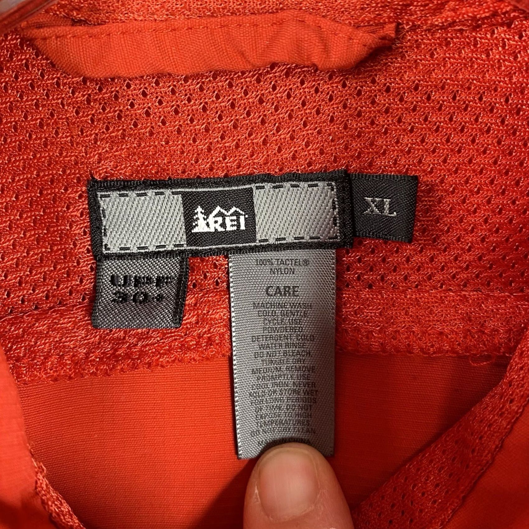 Vintage REI Shirt Womens XL Red Roll Tab Sleeve Outdoors Camping Hiking Button-Up Women XL Red Outdoors Casual Shirt Size XL / US 12-14 / IT 48-50 - 4 Thumbnail