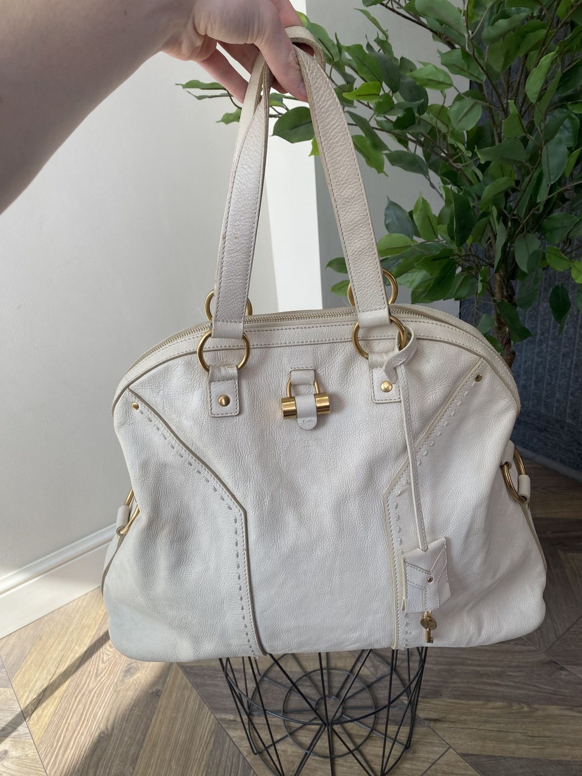Yves Saint Laurent Vintage Yves Saint Laurent Cream Leather "Large Muse" Bag Size ONE SIZE - 7 Thumbnail