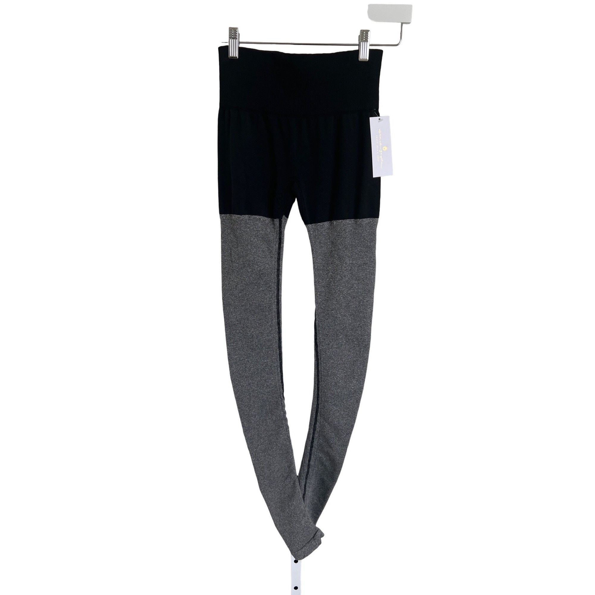 Spiritual Gangster Spiritual Gangster Contrast Grey & Black Ribbed Leggings Size 26" / US 2 / IT 38 - 4 Thumbnail