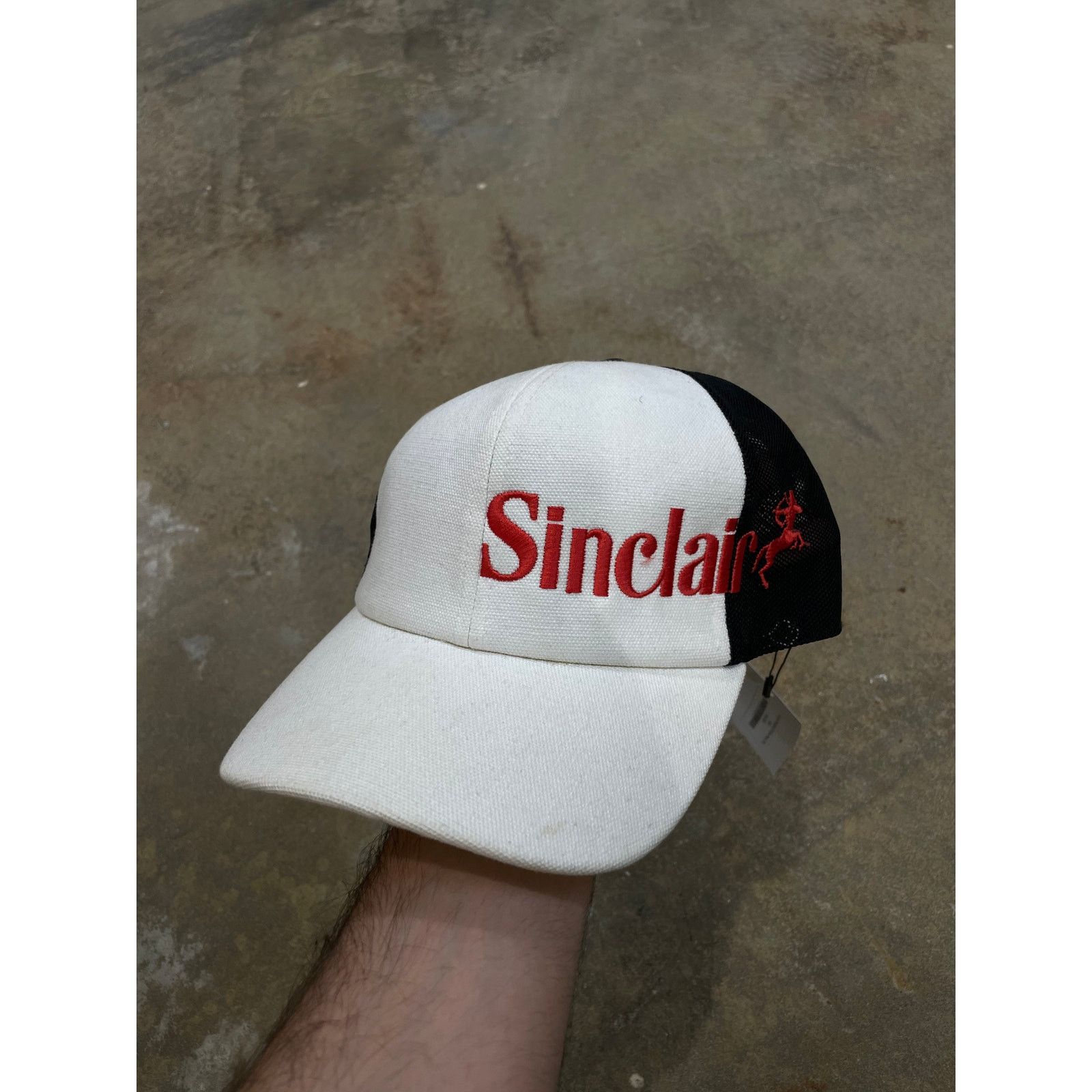 Sinclair Global Sinclair Snapback White Red Used OS N/A Size ONE SIZE - 1 Thumbnail