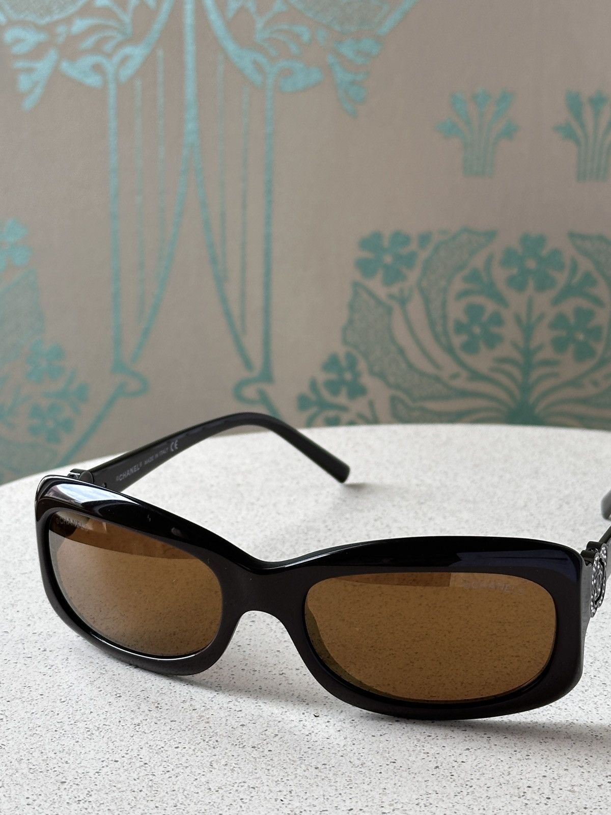 Chanel CHANEL CC Logo Camelia Brown Crystal Swarovski Sunglasses Size ONE SIZE - 16 Thumbnail