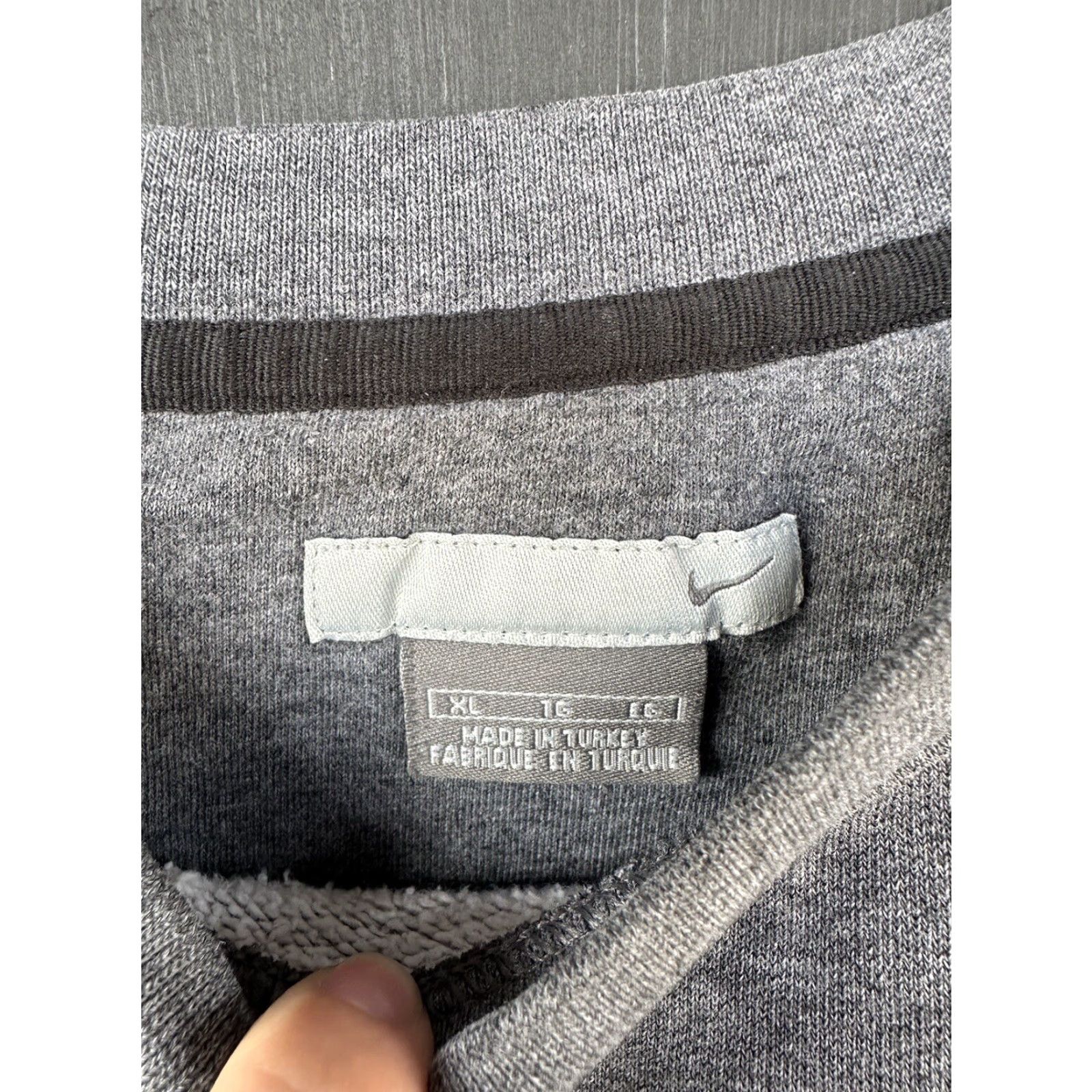 Nike VINTAGE Nike Sweatshirt Crewneck XL Gray Swoosh Mini Embroidered Logo 90s Y2K Sportswear Men Size US XL / EU 56 / 4 - 3 Thumbnail