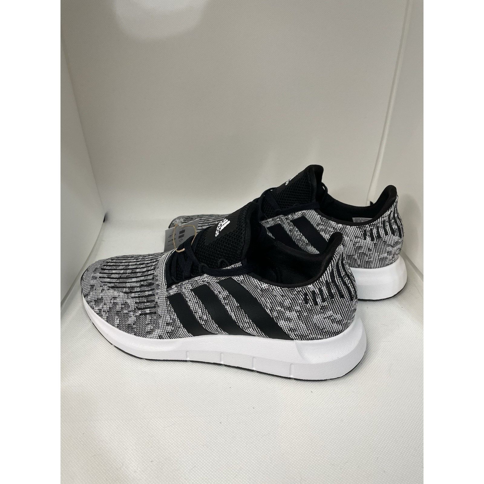 Adidas BNWT Adidas Swift Run 1.0 Black White - Mens 8.5 Size US 8 / EU 41 - 8 Thumbnail