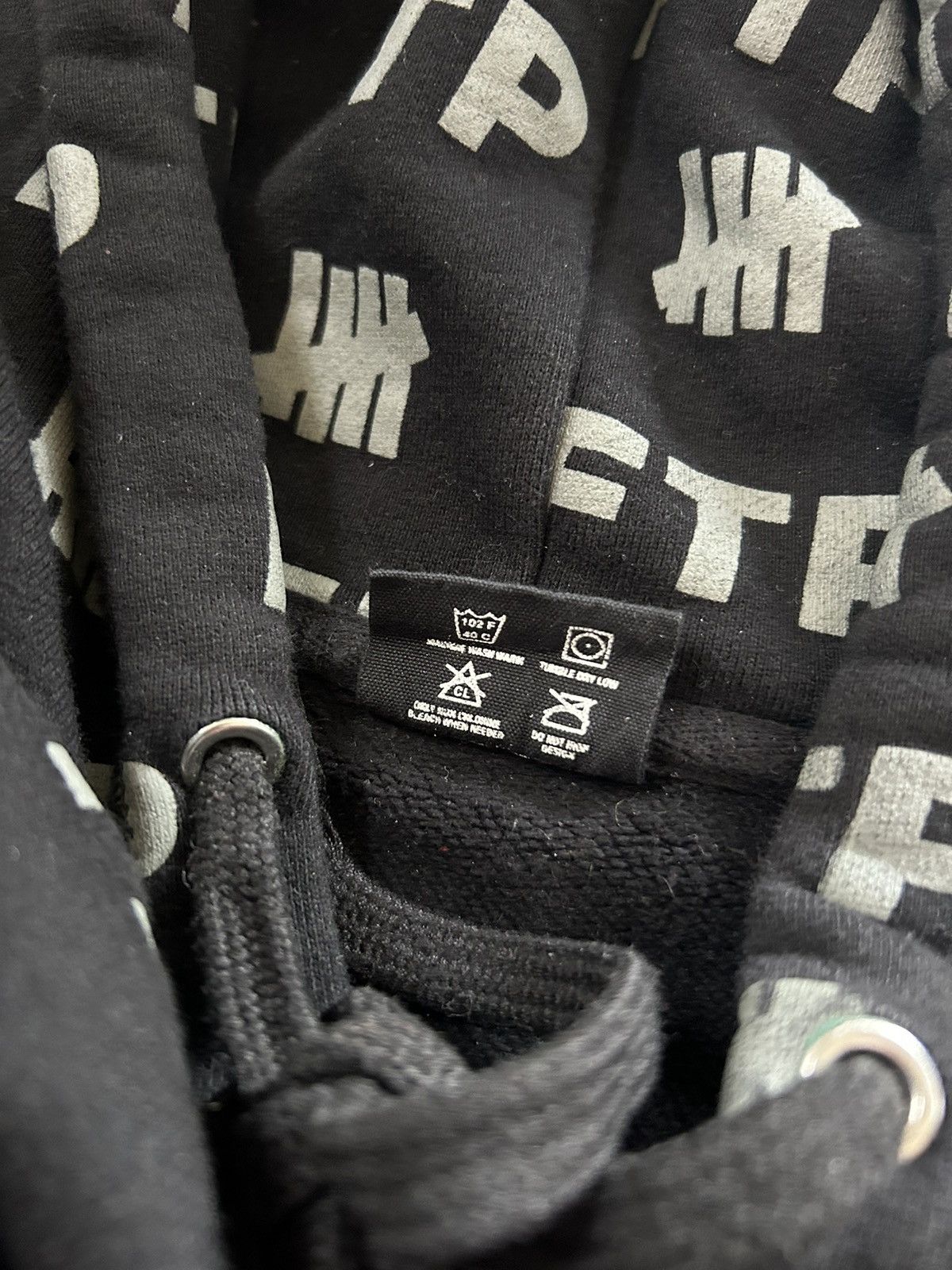 Fuck The Population × Undefeated FTP x UNDEFEATED ALL OVER LOGO PRINT HOODIE - M Size US M / EU 48-50 / 2 - 4 Thumbnail
