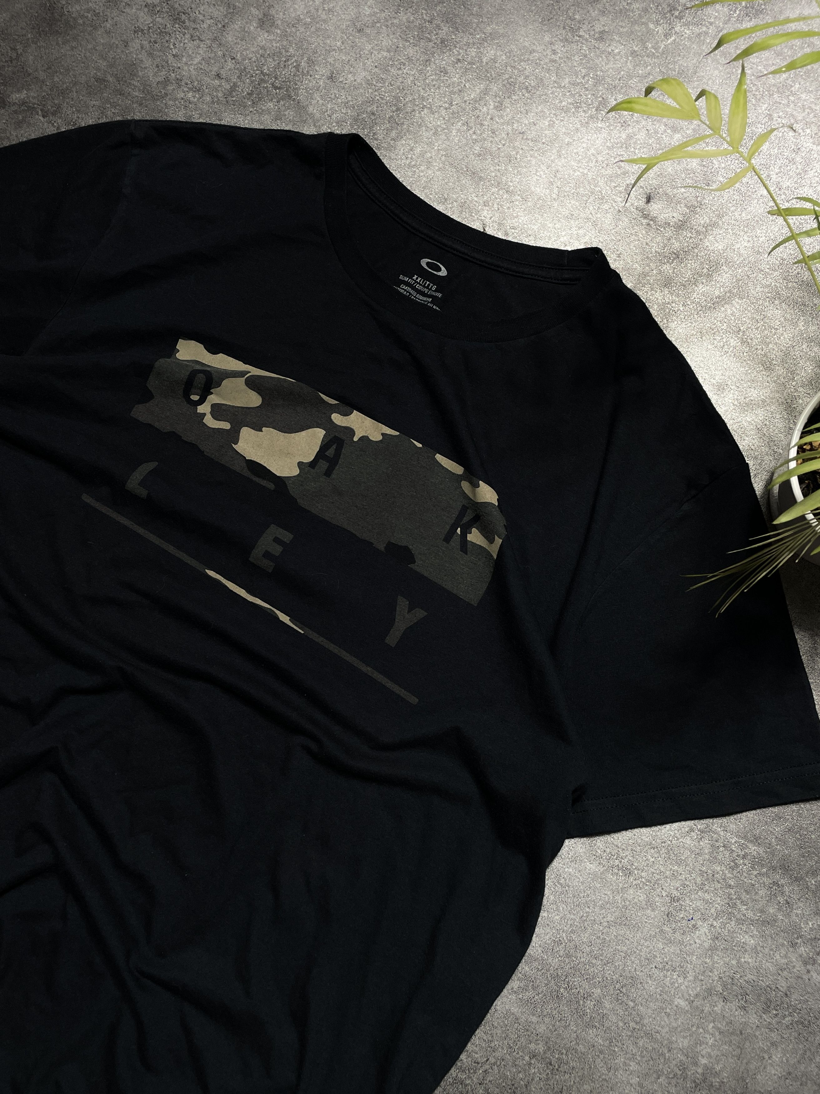 Oakley Oakley Camouflage T-Shirt Spellout Hype Streetwear Size US XXL / EU 58 / 5 - 2 Thumbnail