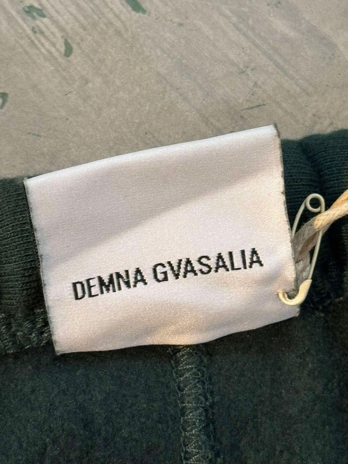 Vetements Vetements Vertical Script Green sweatpants Size US 30 / EU 46 - 8 Thumbnail