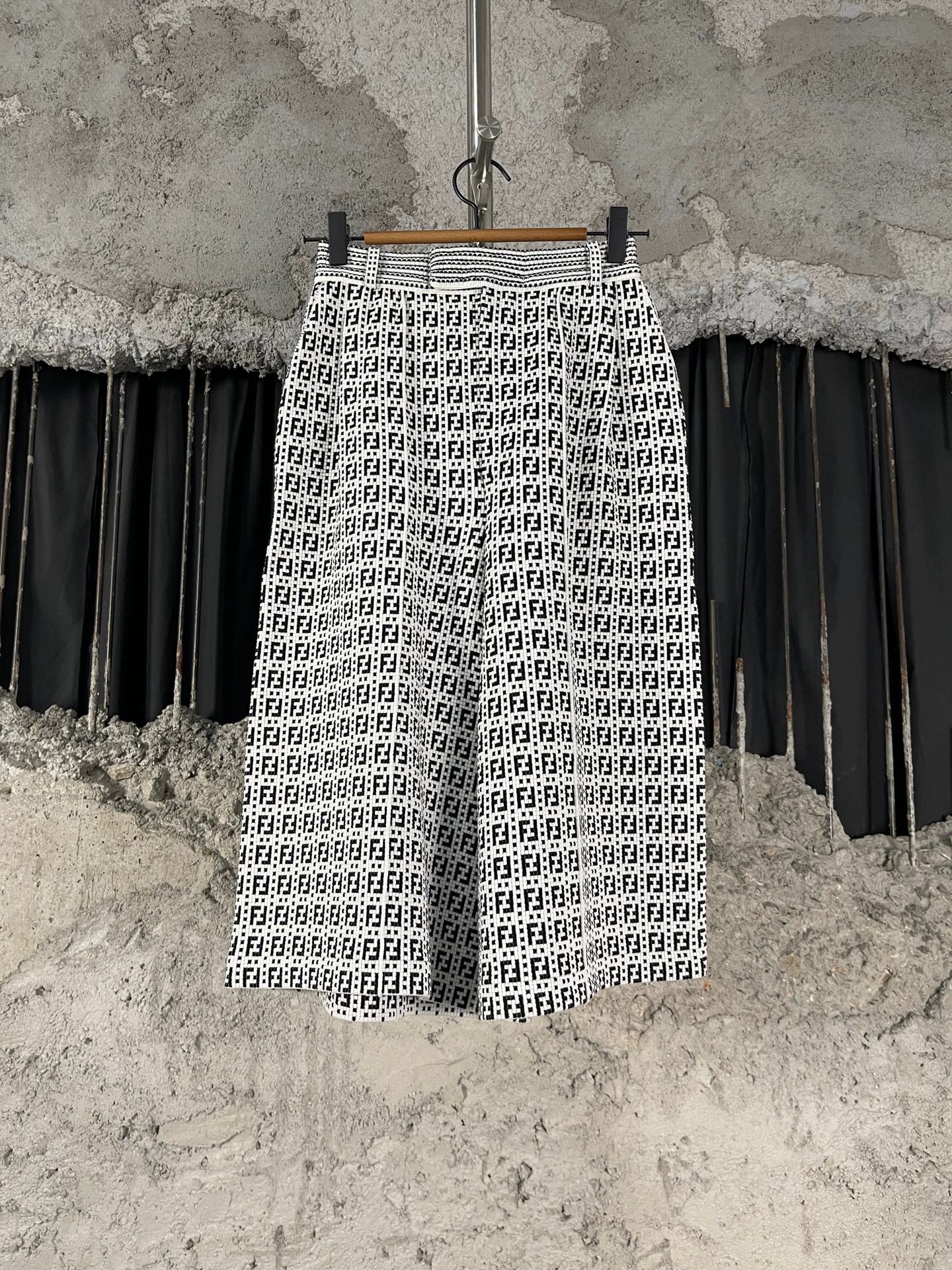 Fendi Fendi Wide-Leg 7/8 Pants 38 New Size 26" / US 2 / IT 38 - 1 Thumbnail