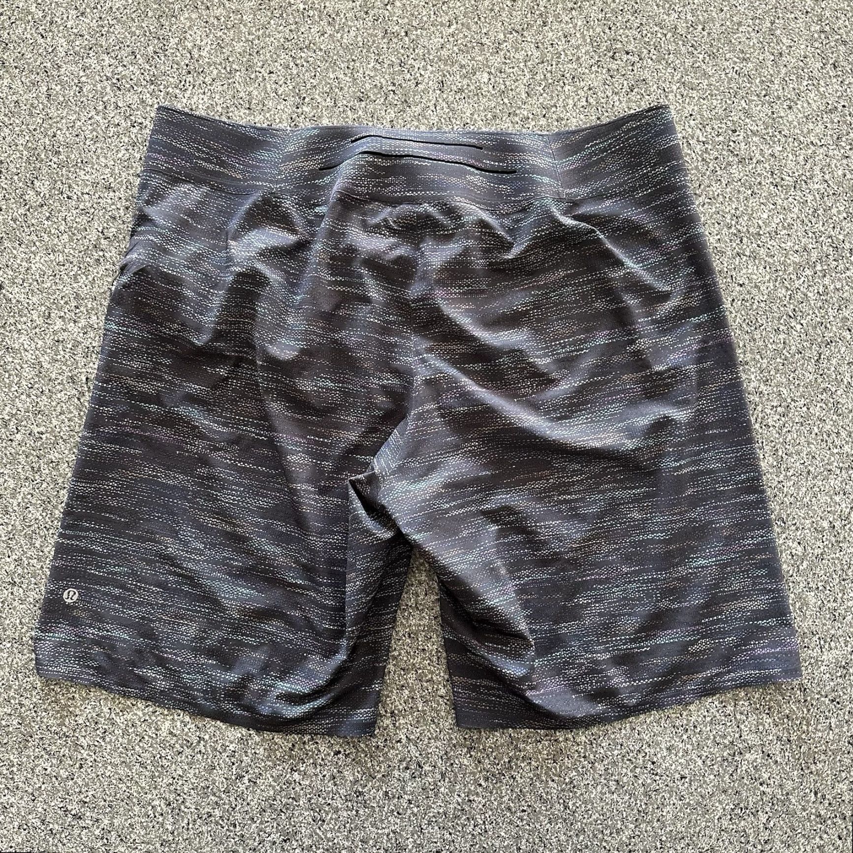 Lululemon Lululemon Boardshorts Mens 40 Regular Multicolor Stretch Board Shorts 10 in Inseam XS? Size US 40 / EU 56 - 3 Thumbnail