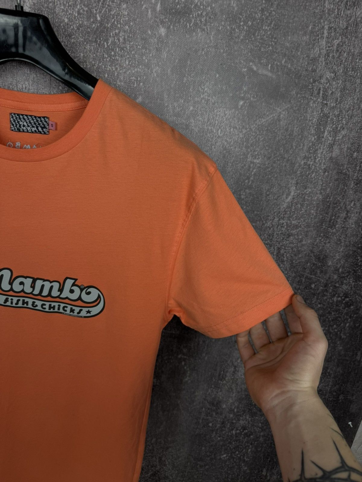 Mambo Vintage 1998 Mambo fish and chick art graphic t shirt tee Size US S / EU 44-46 / 1 - 4 Thumbnail