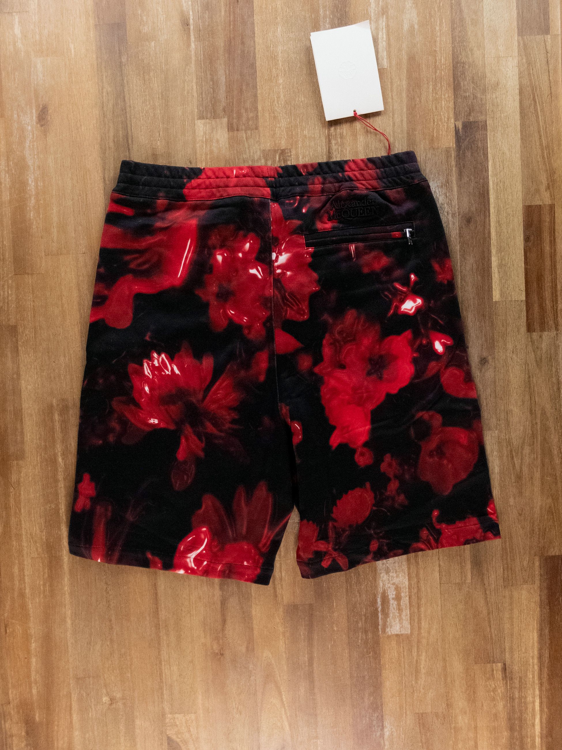 Alexander McQueen ALEXANDER MCQUEEN red & black Wax Floral shorts Medium NWT Size US 32 / EU 48 - 9 Thumbnail