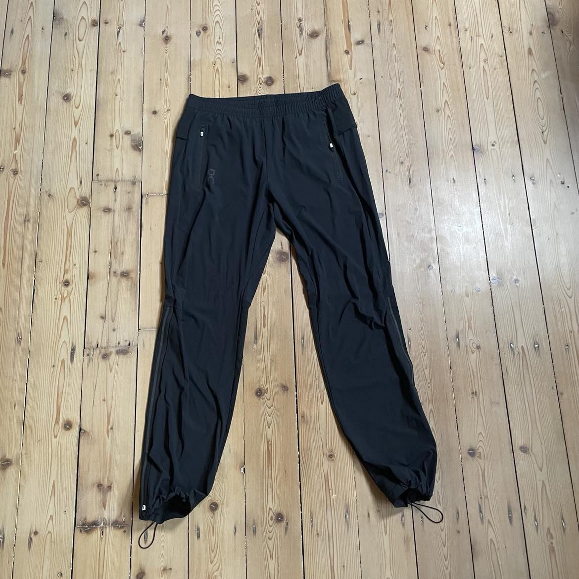 On On Track Pants Size US 32 / EU 48 - 1 Thumbnail
