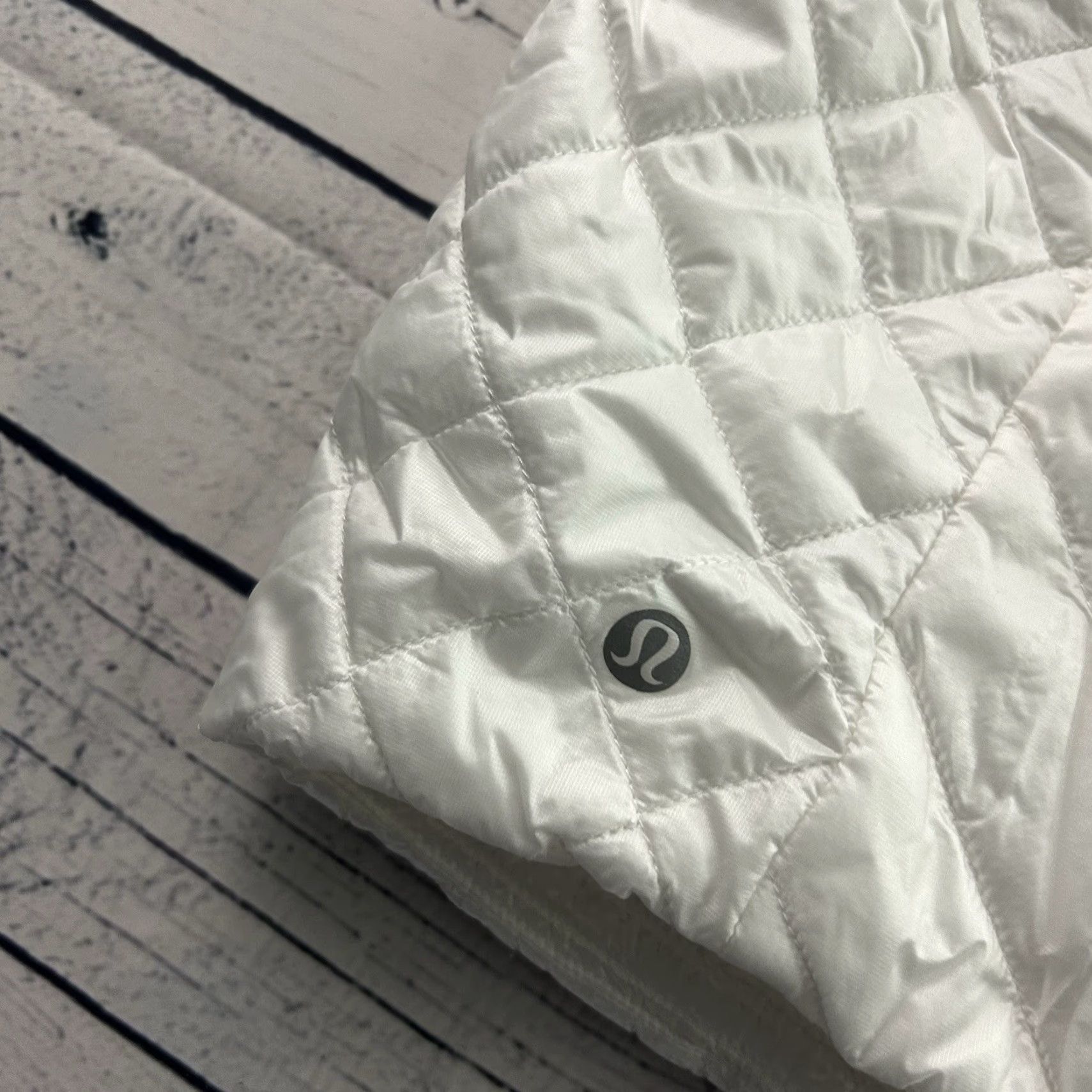 Lululemon Lululemon Snap Button Lightweight Puffer Vest Crop Women's 12 Pearl White Vest Women's 12 White Puffer Lightweight Snap Button Crop Pearl White Size XL / US 12-14 / IT 48-50 - 7 Thumbnail