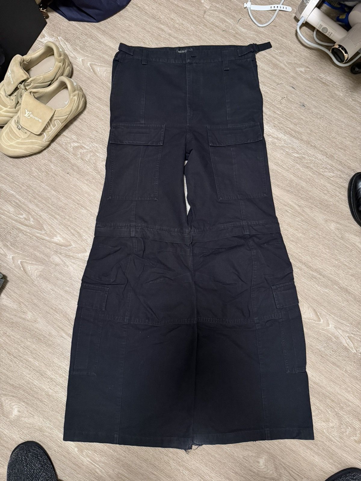 Balenciaga Balenciaga Flared Cargo Size US 32 / EU 48 - 1 Thumbnail