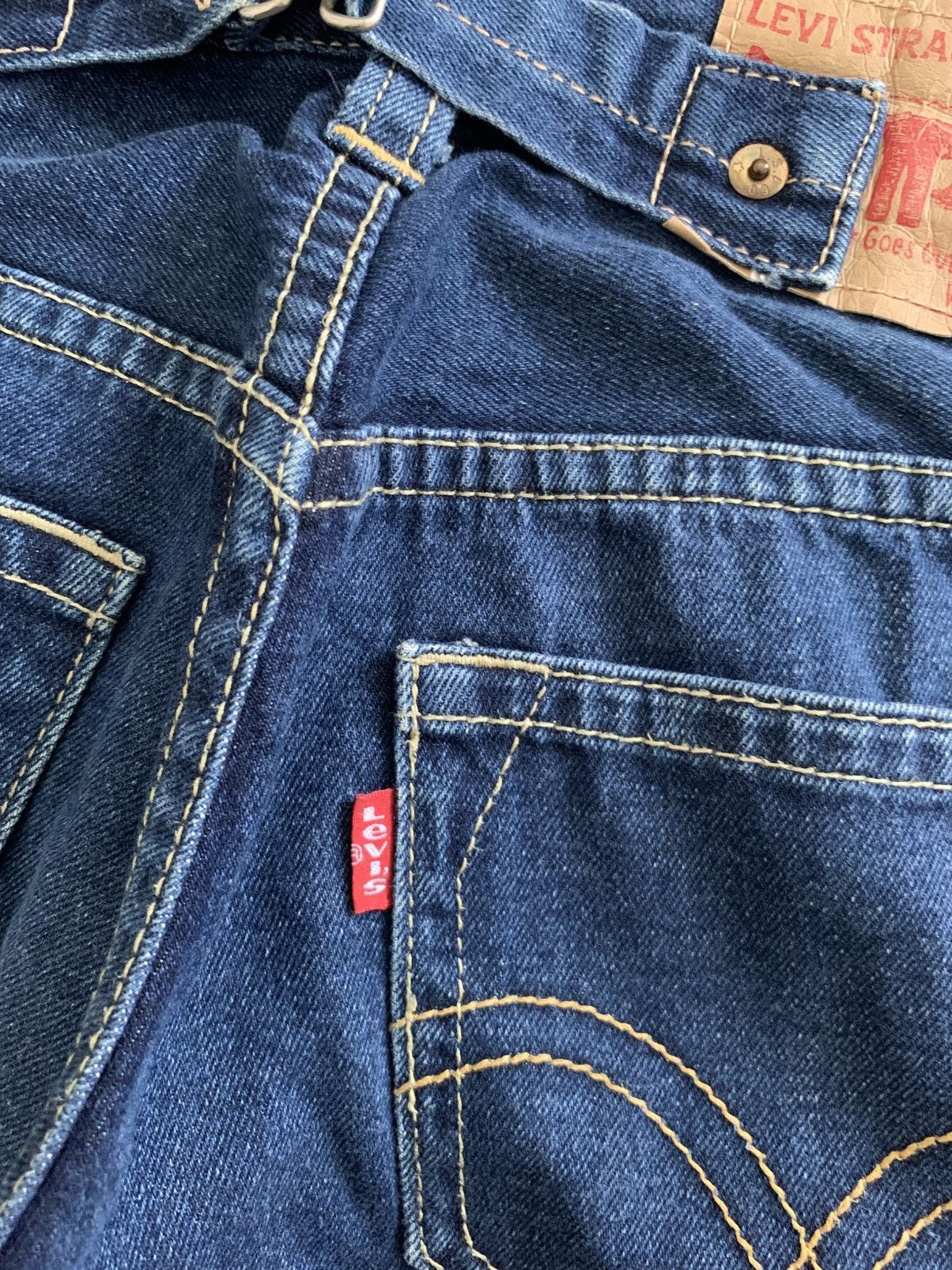 Levi's Vintage Clothing Vintage 90s Levi’s 902 Buckle Back Baggy Jeans Size US 30 / EU 46 - 4 Thumbnail