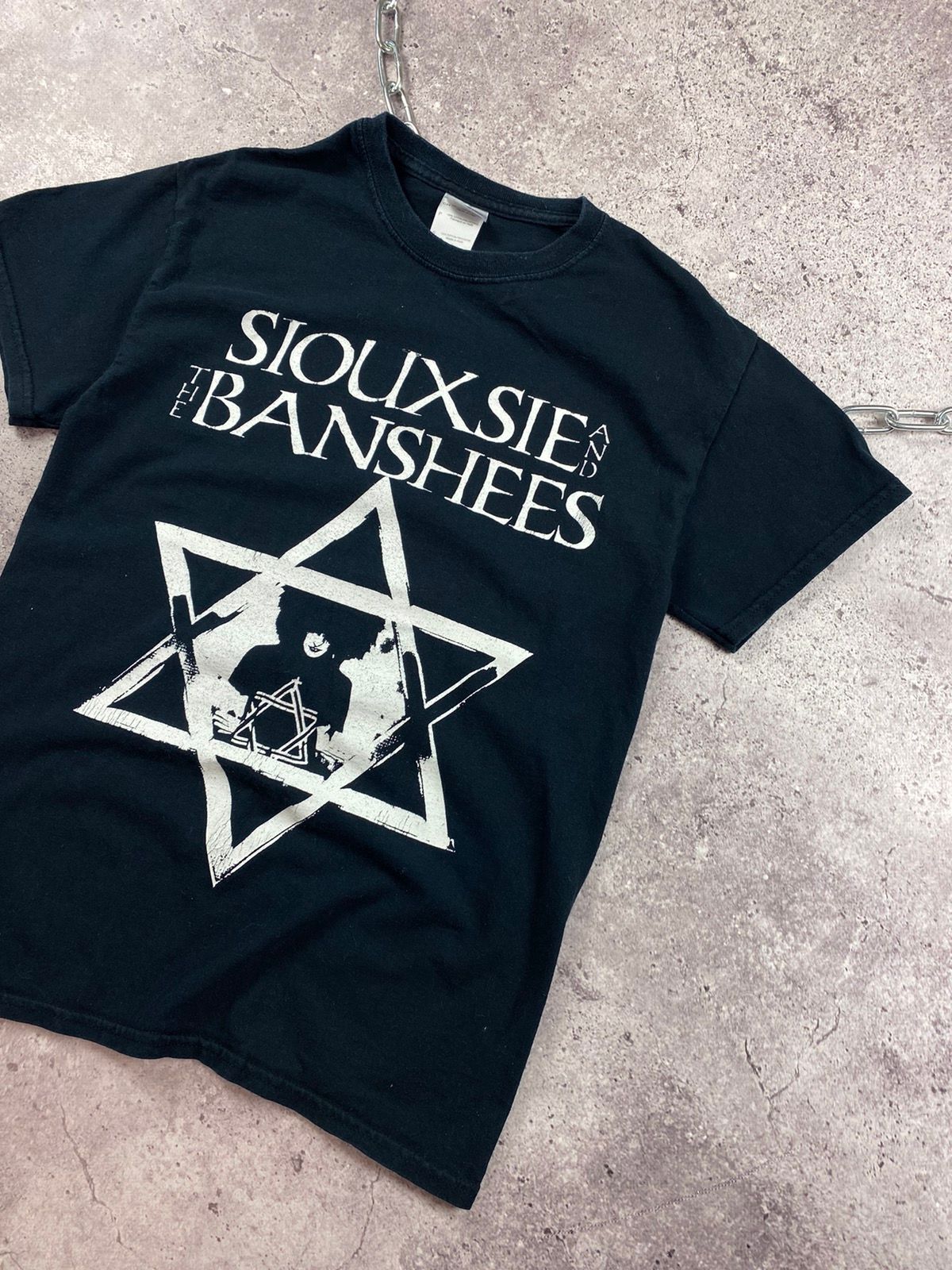 Vintage Vintage Siouxsie And The Banshees Tee Shirt Punk Faded Size US S / EU 44-46 / 1 - 2 Preview