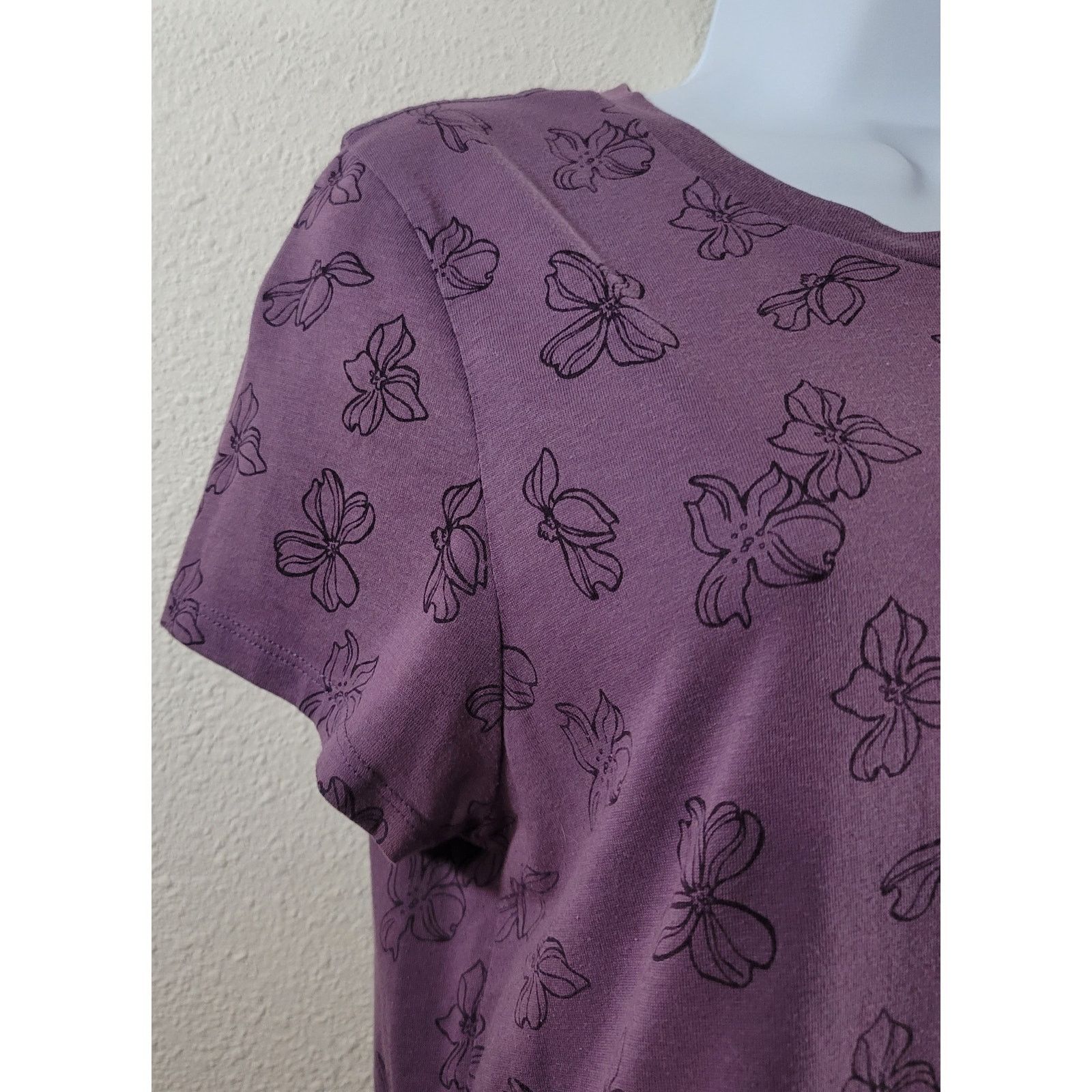 Old Navy Old Navy Purple Floral Round Neck T Shirt Top XL Lightweight Size XL / US 12-14 / IT 48-50 - 2 Thumbnail