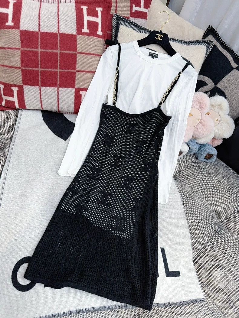 Chanel Chanel 22C black and white rhinestone double C hollow mesh Size S / US 4 / IT 40 - 1 Thumbnail