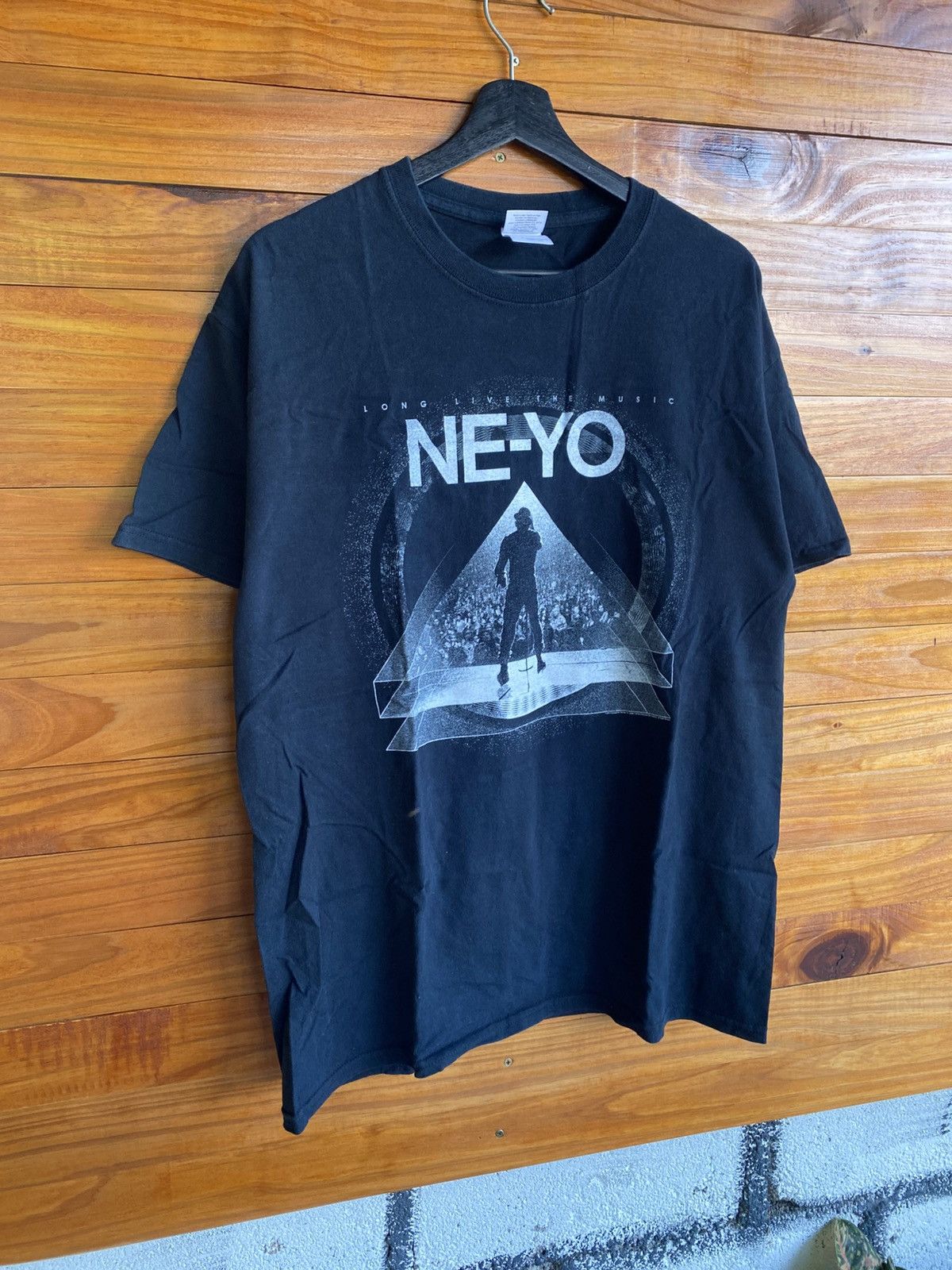 Rap Tees Vintage Ne-Yo “Long Live The Music” Concert Graphic Tee Size US L / EU 52-54 / 3 - 5 Thumbnail