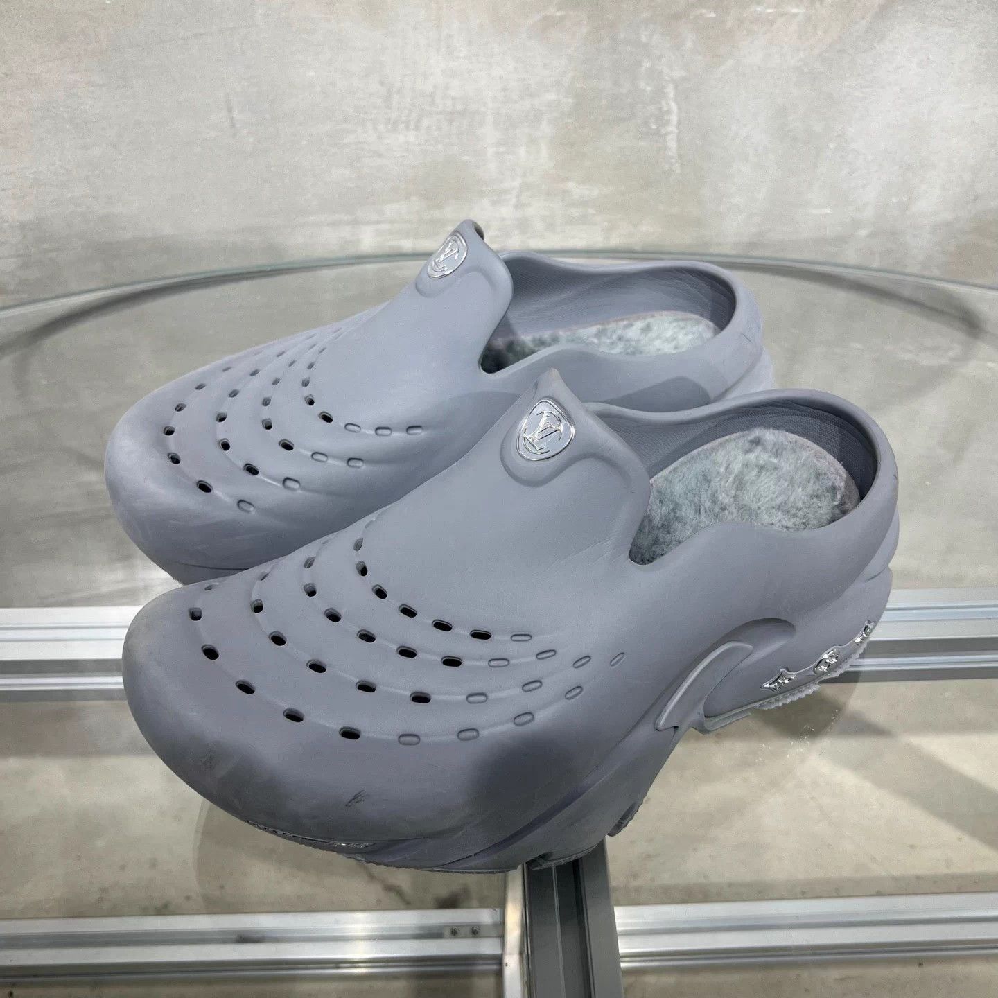Louis Vuitton LV Trainer Shark Slides UK8/42 Size US 9 / EU 42 - 2 Thumbnail