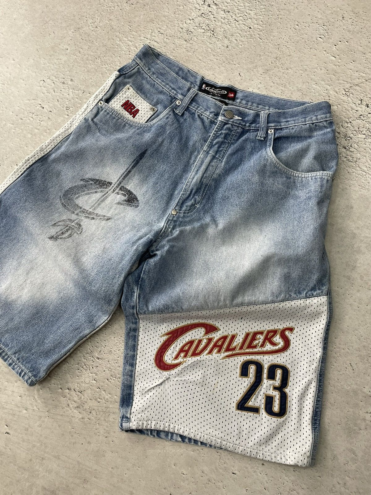 NBA Rare denim distressed NBA JAMES y2k shorts Size US 34 / EU 50 - 2 Thumbnail