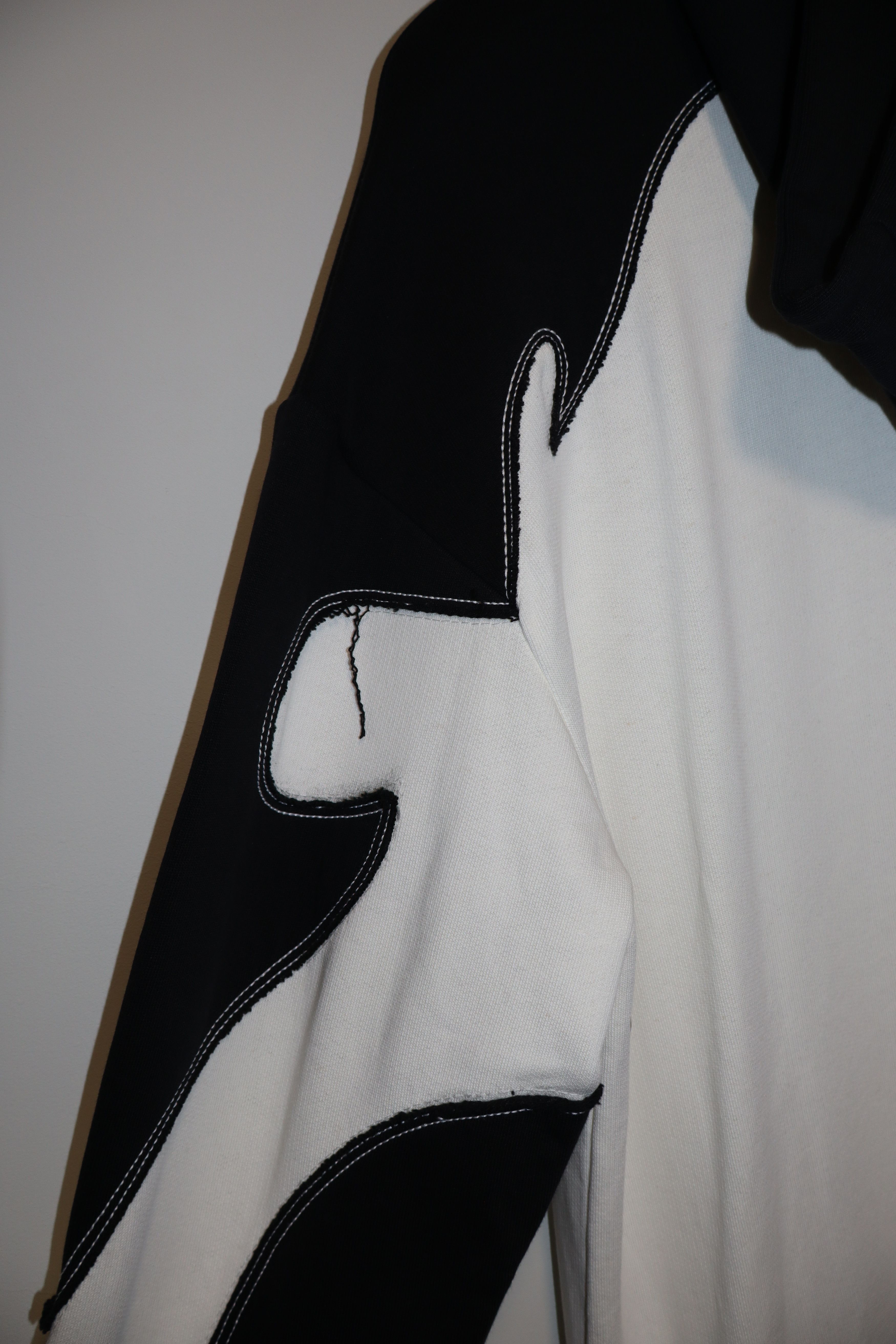 Balmain Baroque logo print hoodie Size US XXL / EU 58 / 5 - 11 Thumbnail