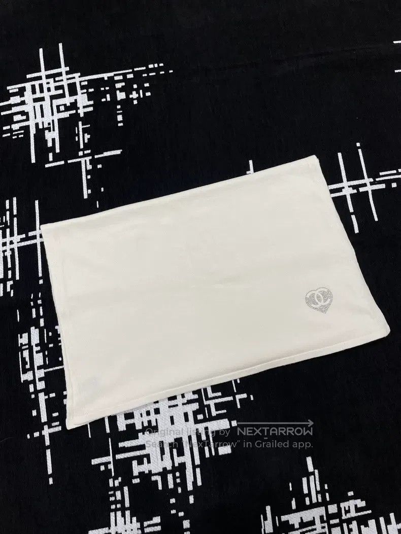 Chanel Chanel White rhinestone love logo cashmere scarf Size ONE SIZE - 3 Thumbnail