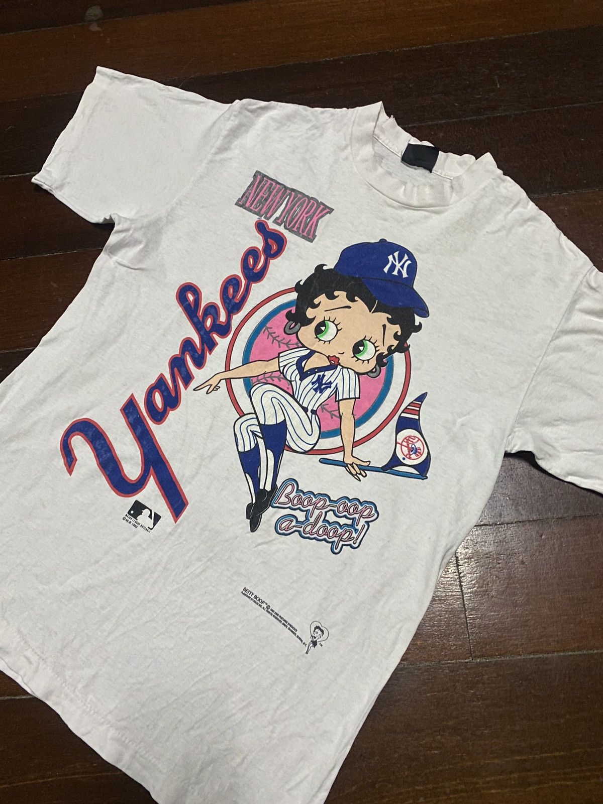 Cartoon Network FIRE 🔥 VINTAGE 90s BETTY BOOP X NEW YORK YANKEES MLB Size US L / EU 52-54 / 3 - 3 Thumbnail