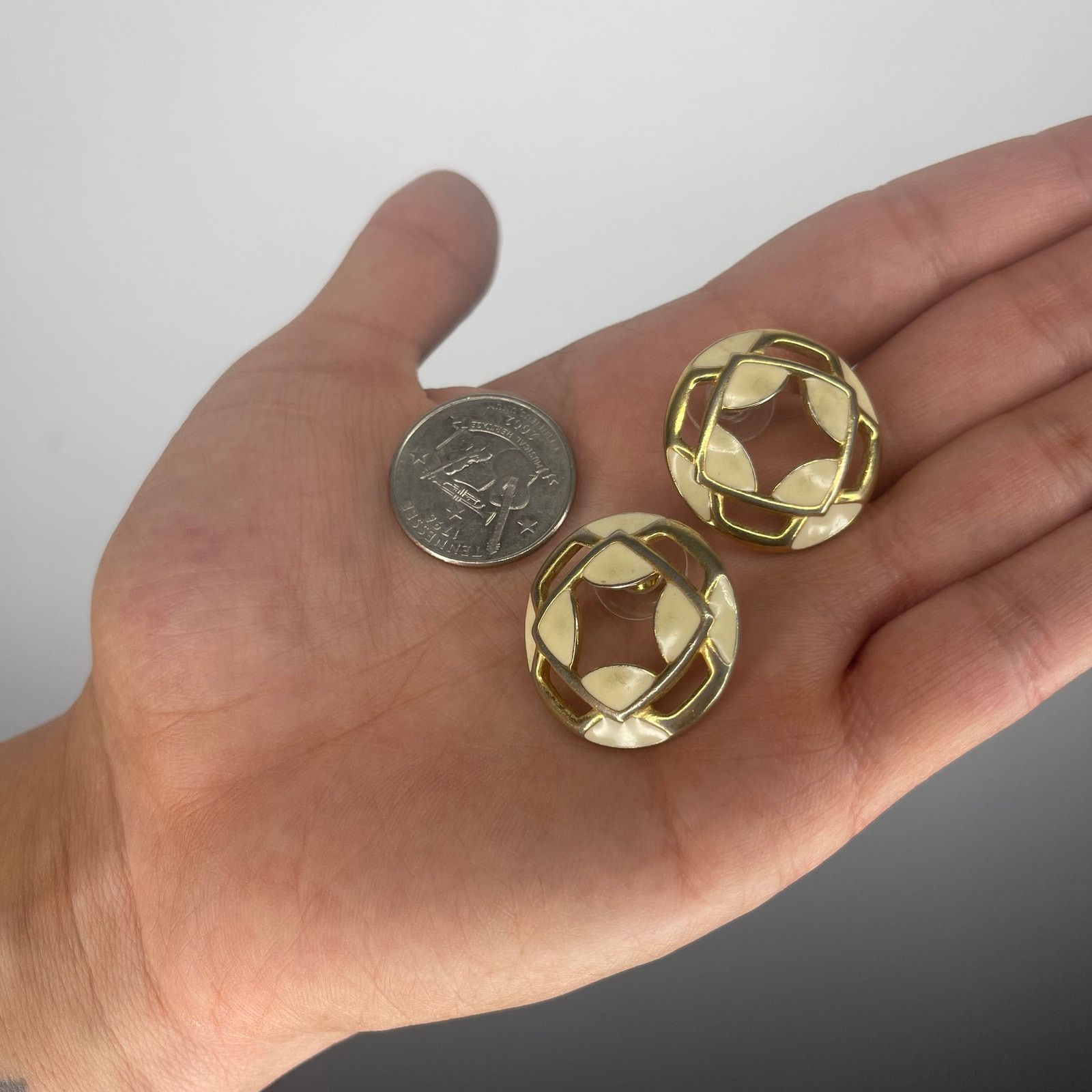Vintage 1980s Vintage Earrings Cream & Gold Geometric Stud Earrings Size ONE SIZE - 4 Thumbnail