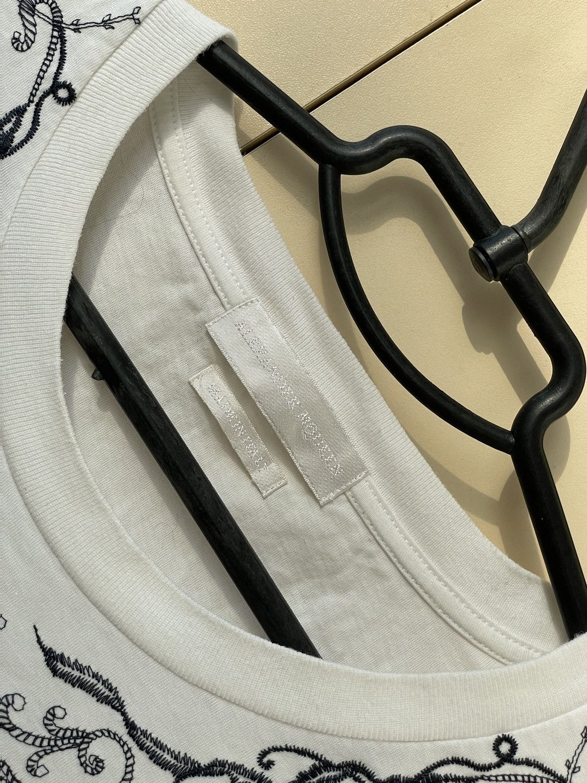Alexander McQueen Alexander Mcqueen Embroidered Skull white T shirt Size US L / EU 52-54 / 3 - 10 Thumbnail