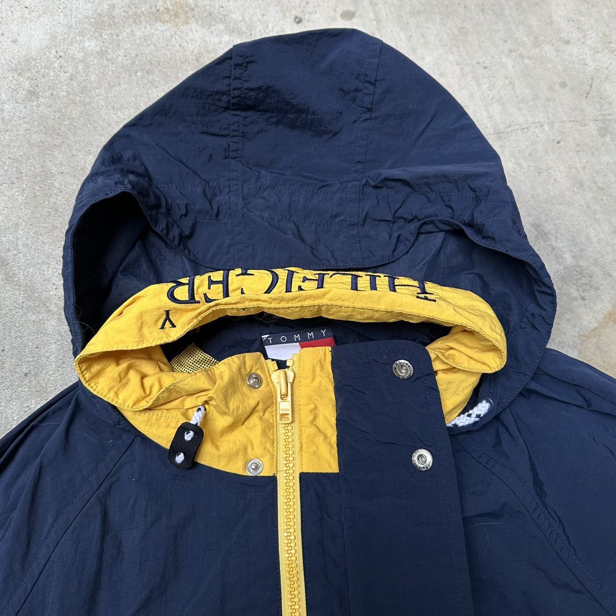 Tommy Hilfiger Vintage Tommy Hilfiger Windbreaker Size US XL / EU 56 / 4 - 6 Thumbnail