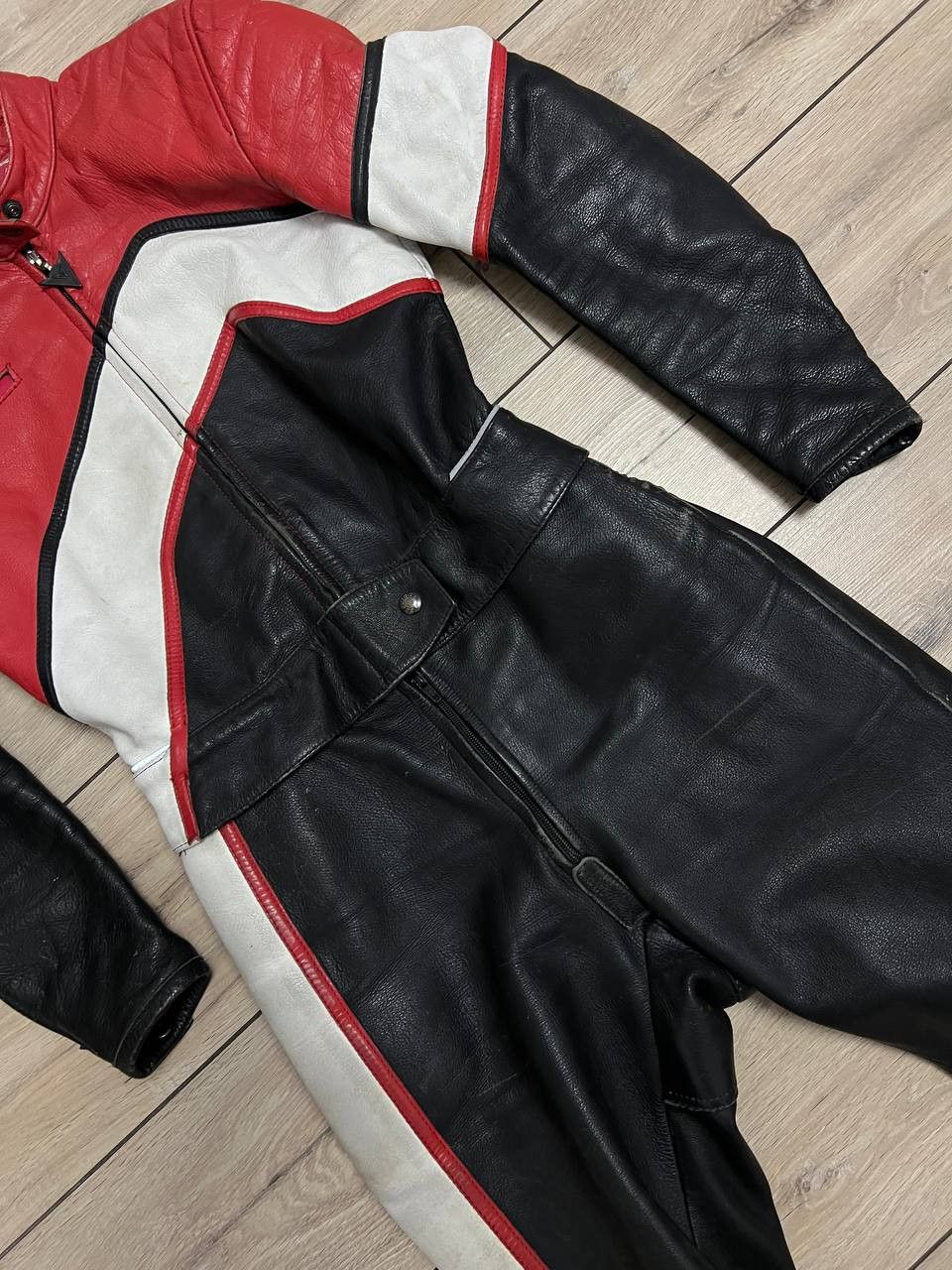 Dainese Dainese Vintage 2 piece Leather Suit Motorcycle EUR 44 Size US S / EU 44-46 / 1 - 14 Thumbnail