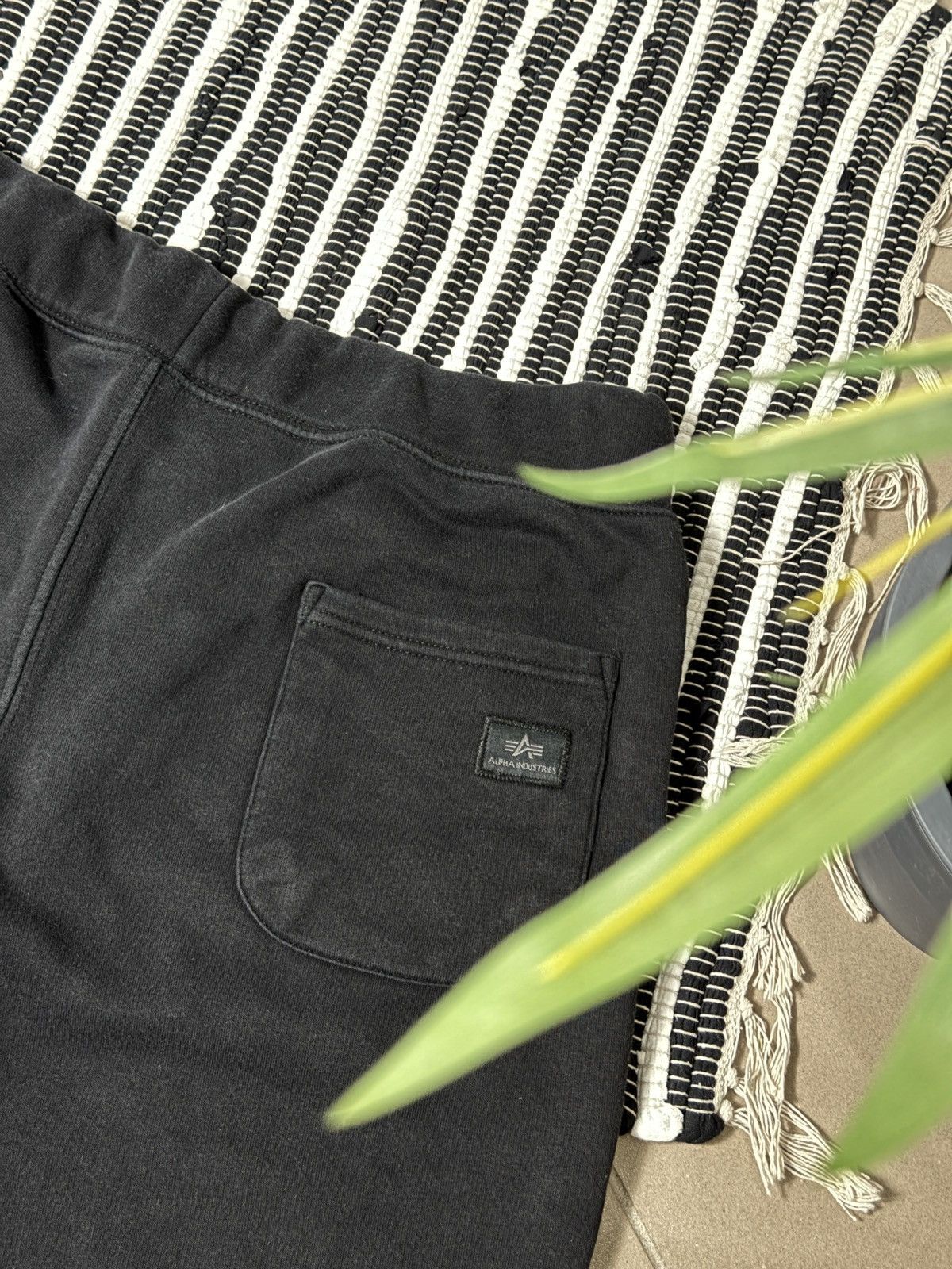Alpha Industries VINTAGE ALPHA INDUSTRIES FIT BLACK SHORTS Size US 36 / EU 52 - 7 Thumbnail