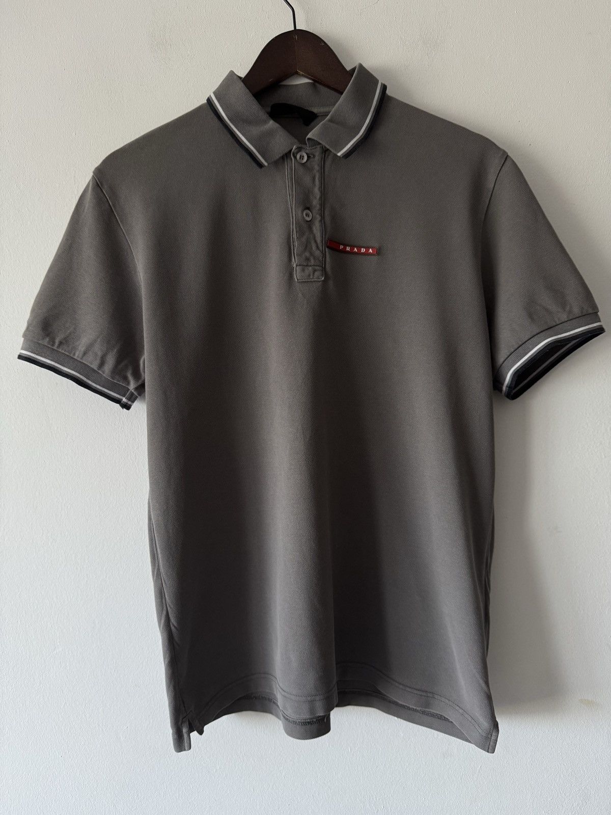 Prada 🔥🔥 Prada Red Tab Cotton Polo Shirt Size US L / EU 52-54 / 3 - 1 Thumbnail