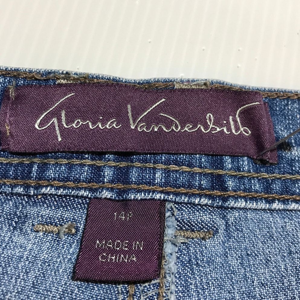 Gloria Vanderbilt Gloria Vanderbilt Amanda Blue Denim High-Rise Capri 14P Size 33" - 3 Thumbnail