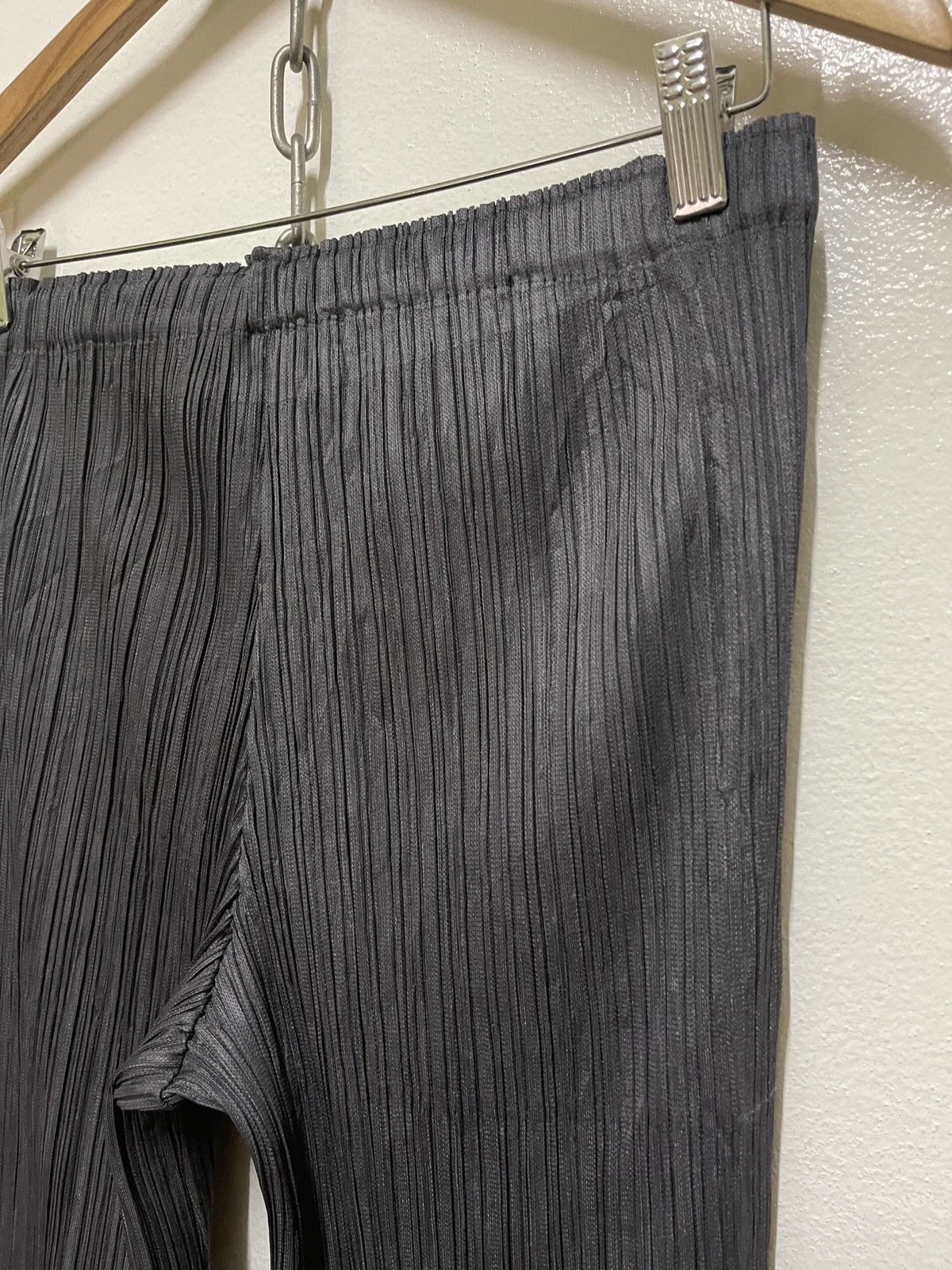 Pleats Please Issey Miyake PLEATS PLEASE High-Waist Tapered Leg Trousers Size 30" / US 8 / IT 44 - 9 Thumbnail