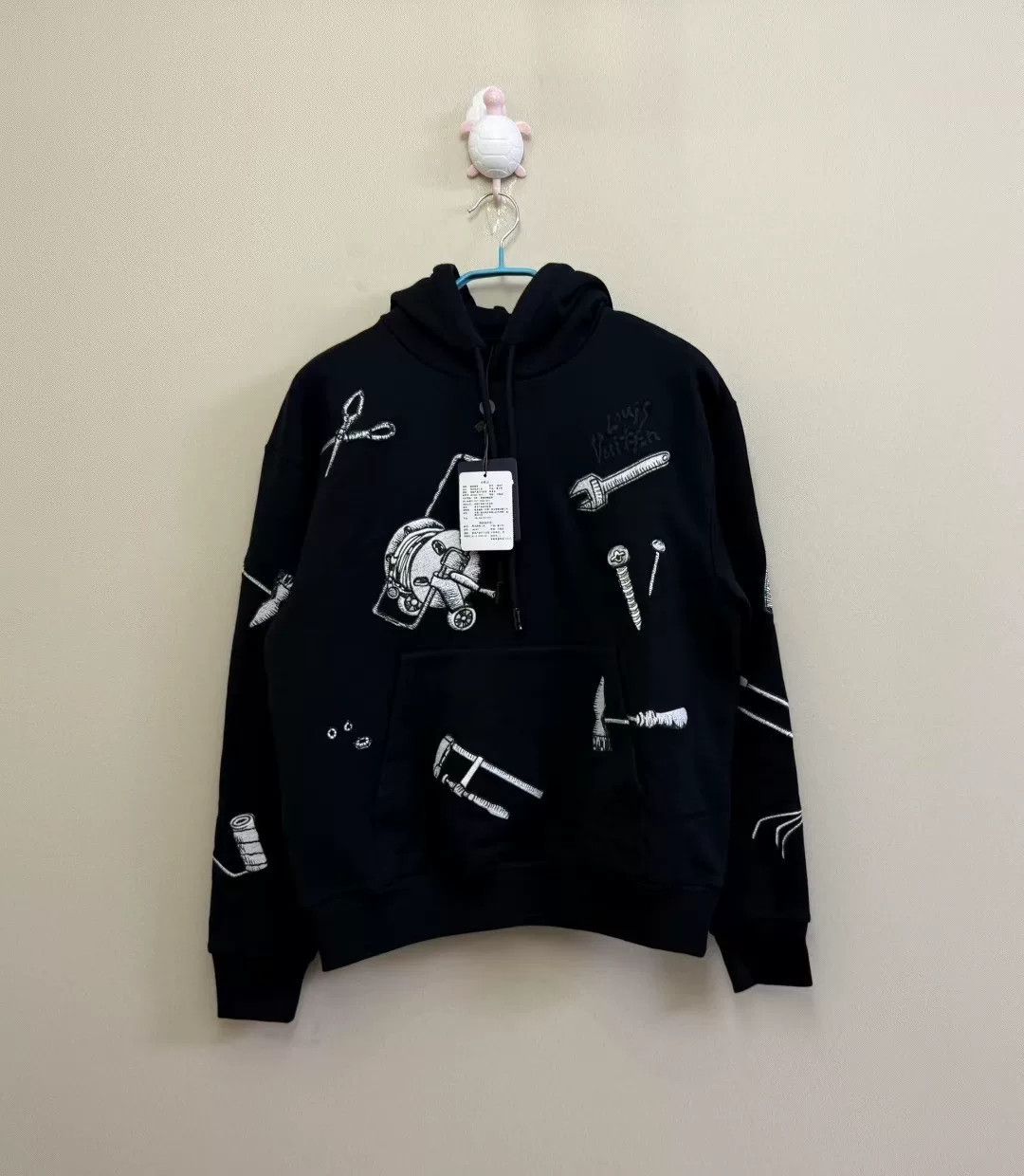 Louis Vuitton Louis Vuitton Black Embroidered Tool Hoodie Size US S / EU 44-46 / 1 - 1 Thumbnail