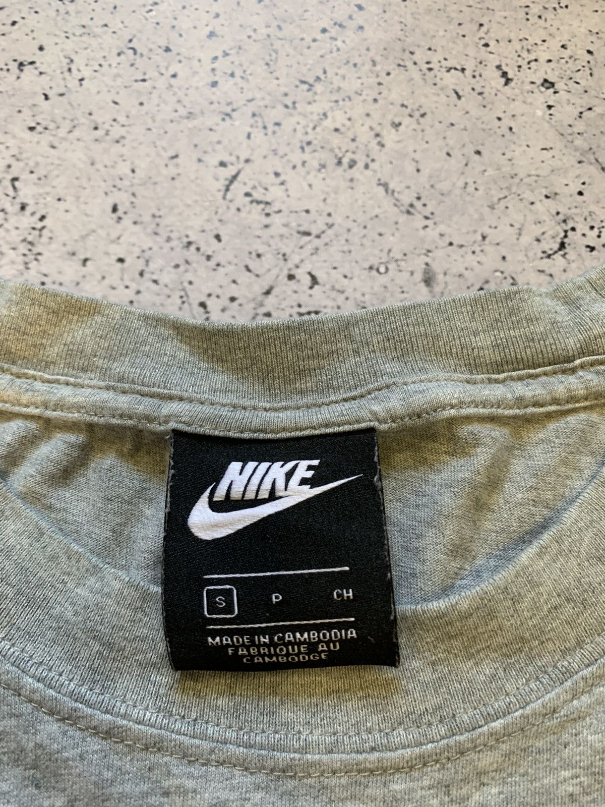 Vintage Vintage Nike Center Swoosh Oversized Tee Y2K USA Size US S / EU 44-46 / 1 - 3 Thumbnail